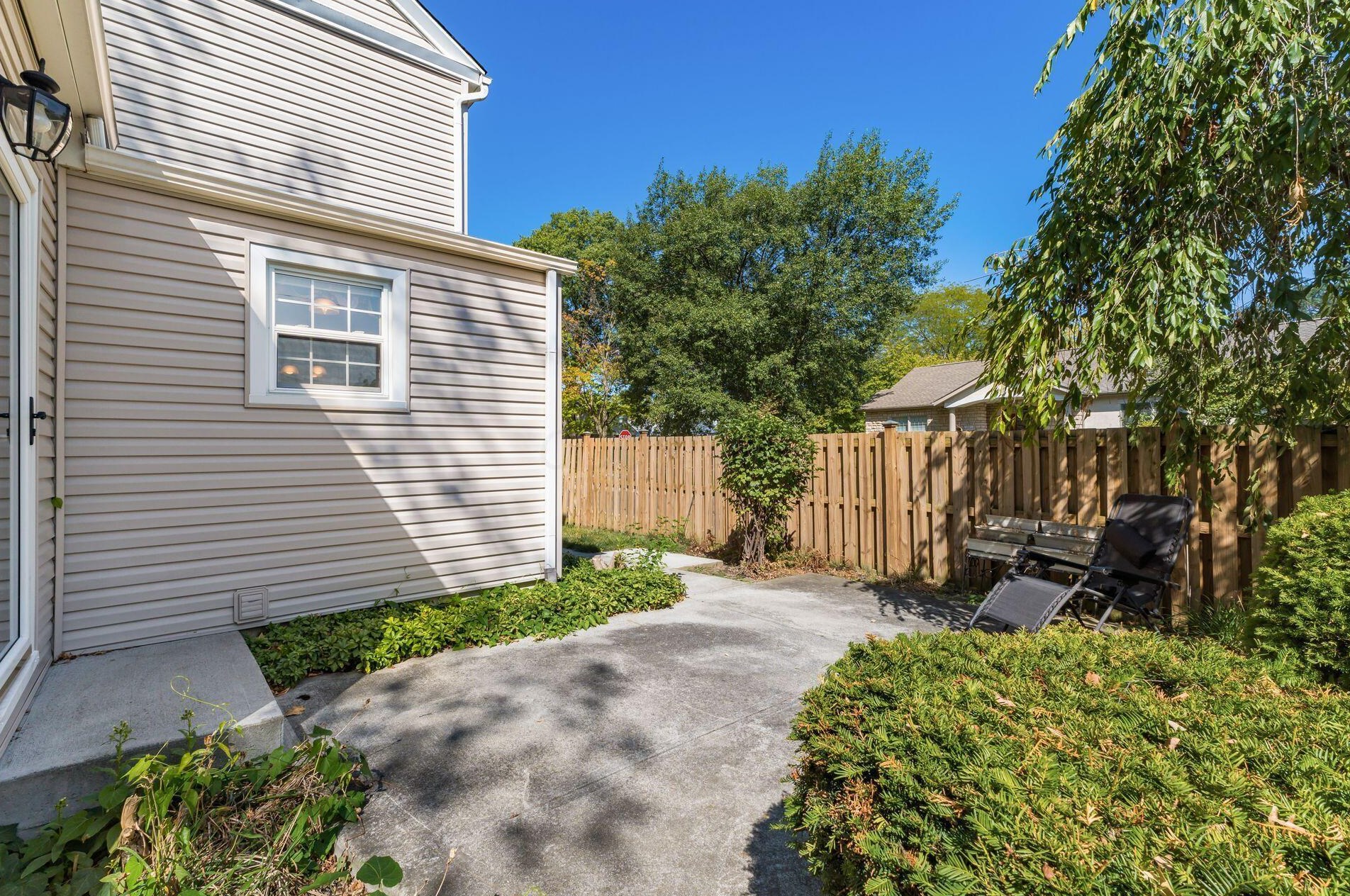 982 Roosevelt Ave, Columbus OH 43209-1559 exterior