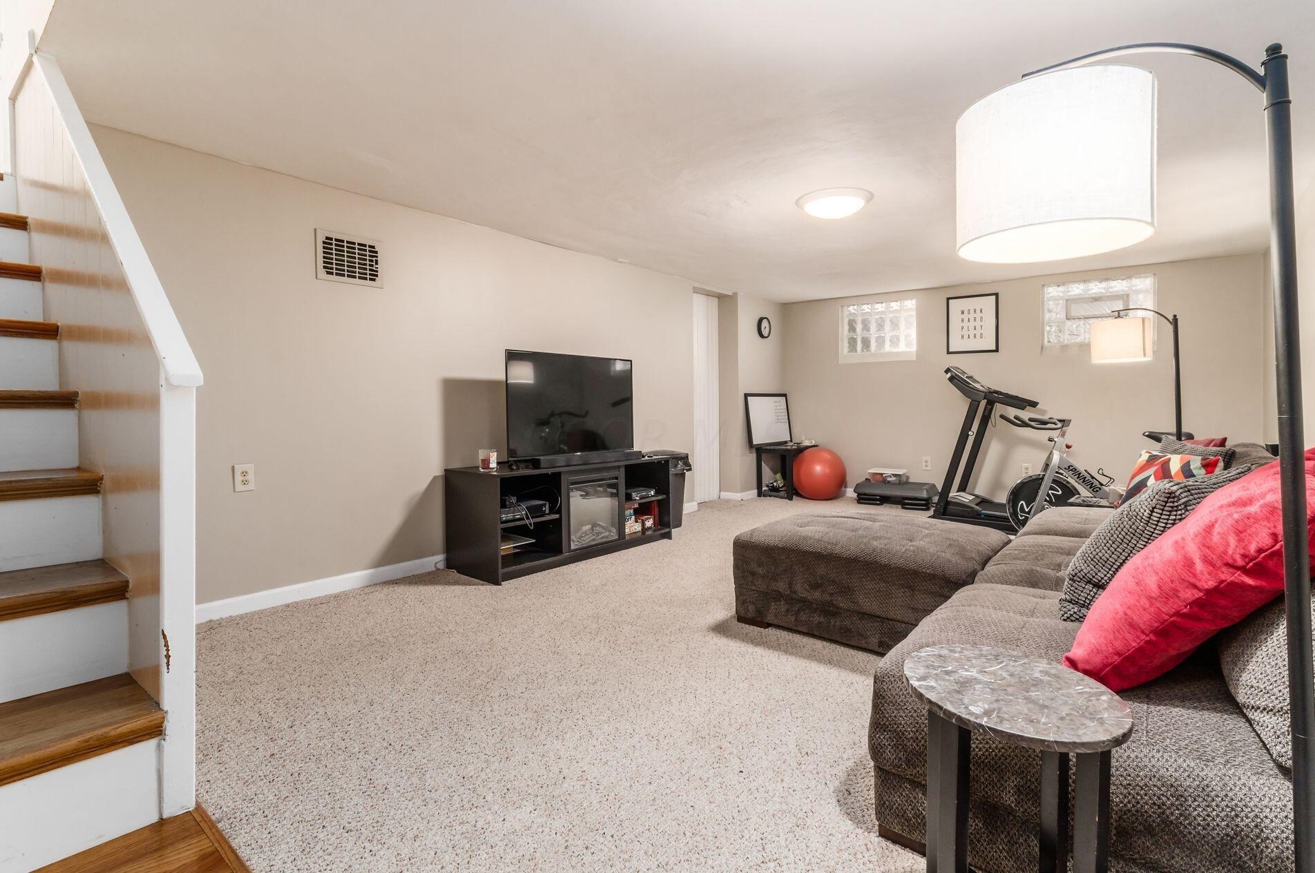 982 Roosevelt Ave, Columbus OH 43209-1559 exterior