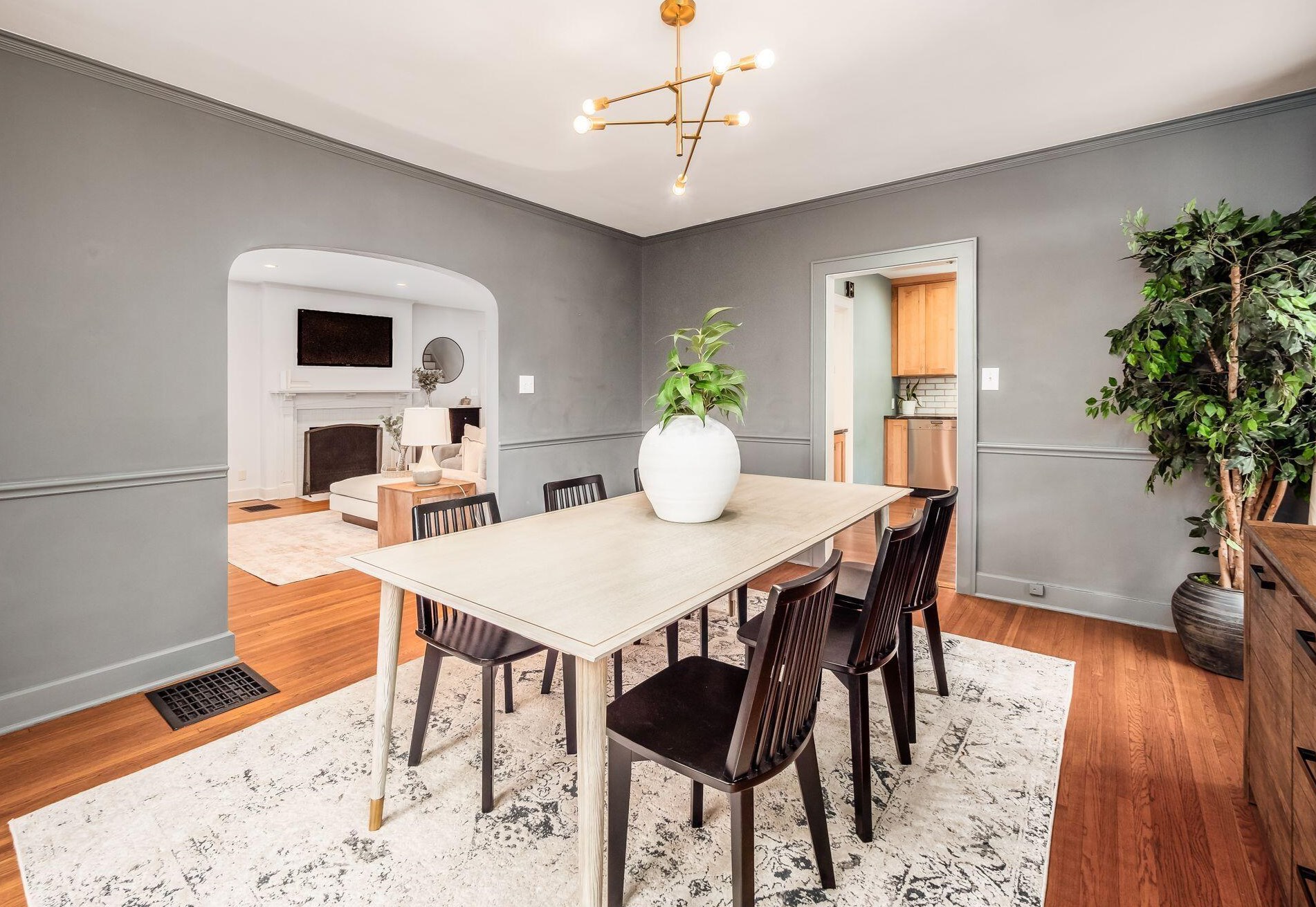 46 Remington Rd, Columbus OH 43209-2458 exterior