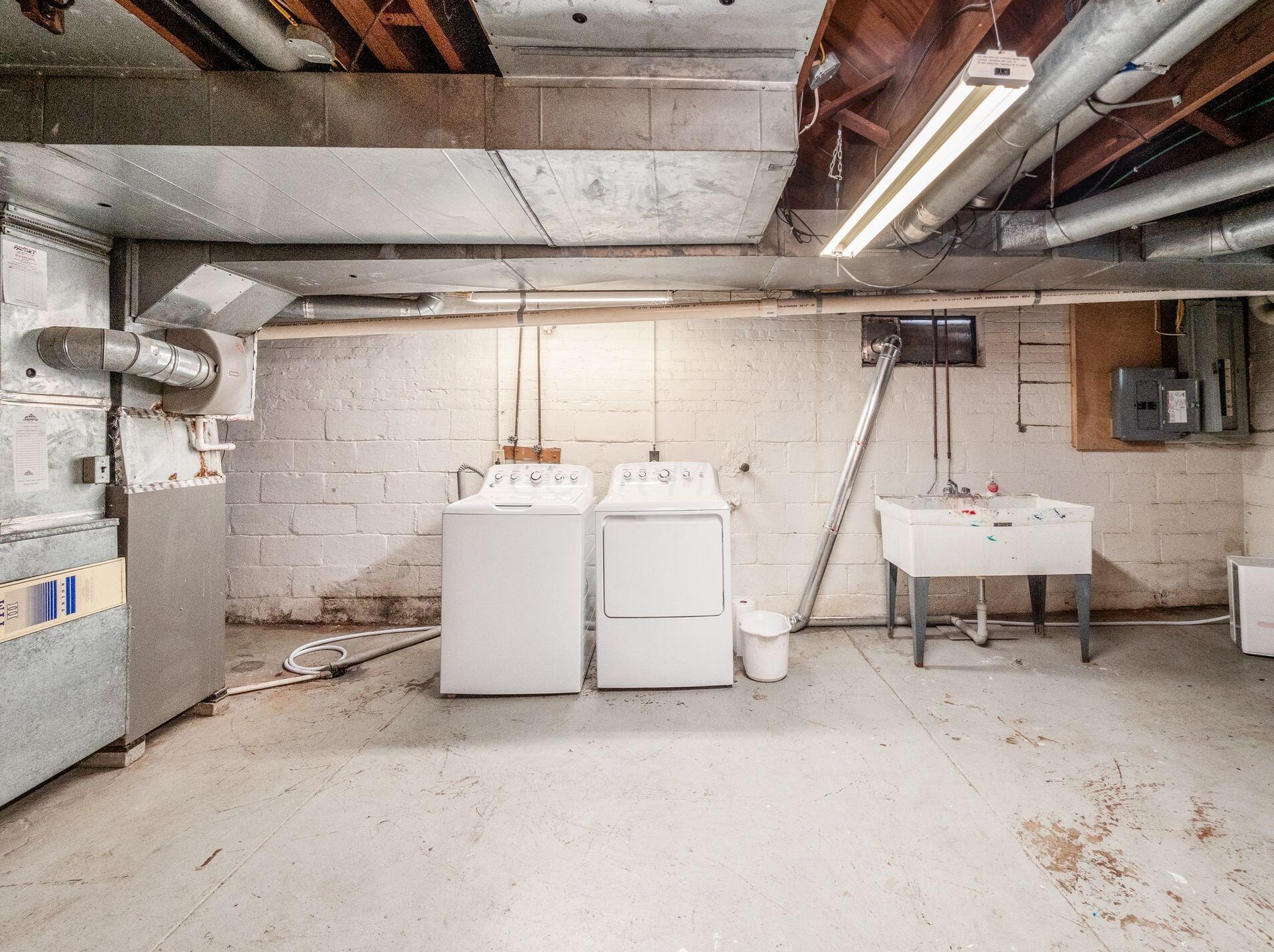 46 Remington Rd, Columbus OH 43209-2458 exterior