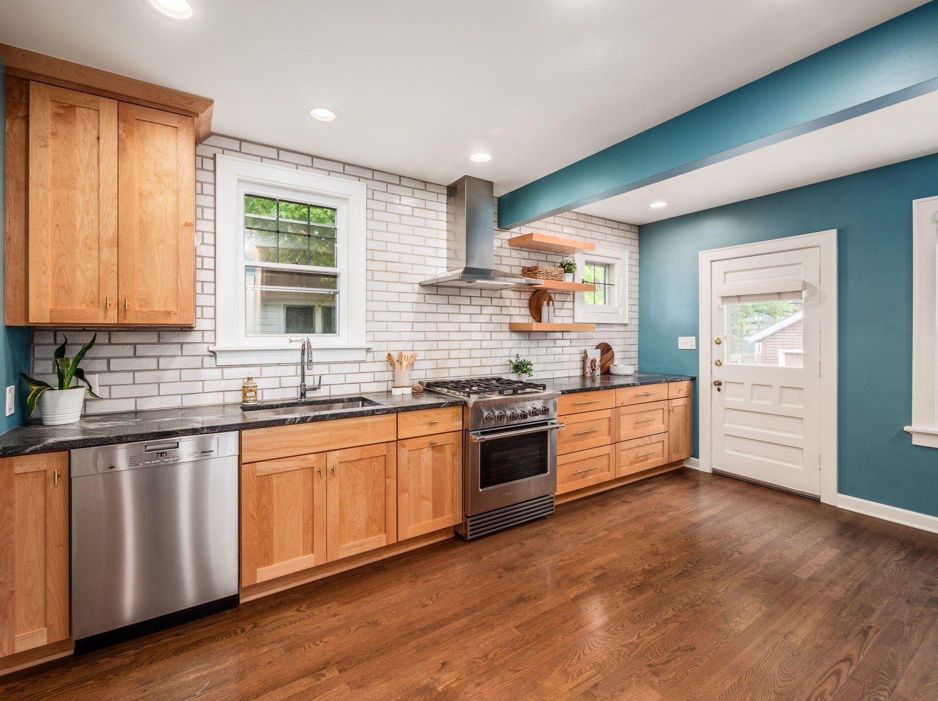 46 Remington Rd, Columbus OH 43209-2458 exterior