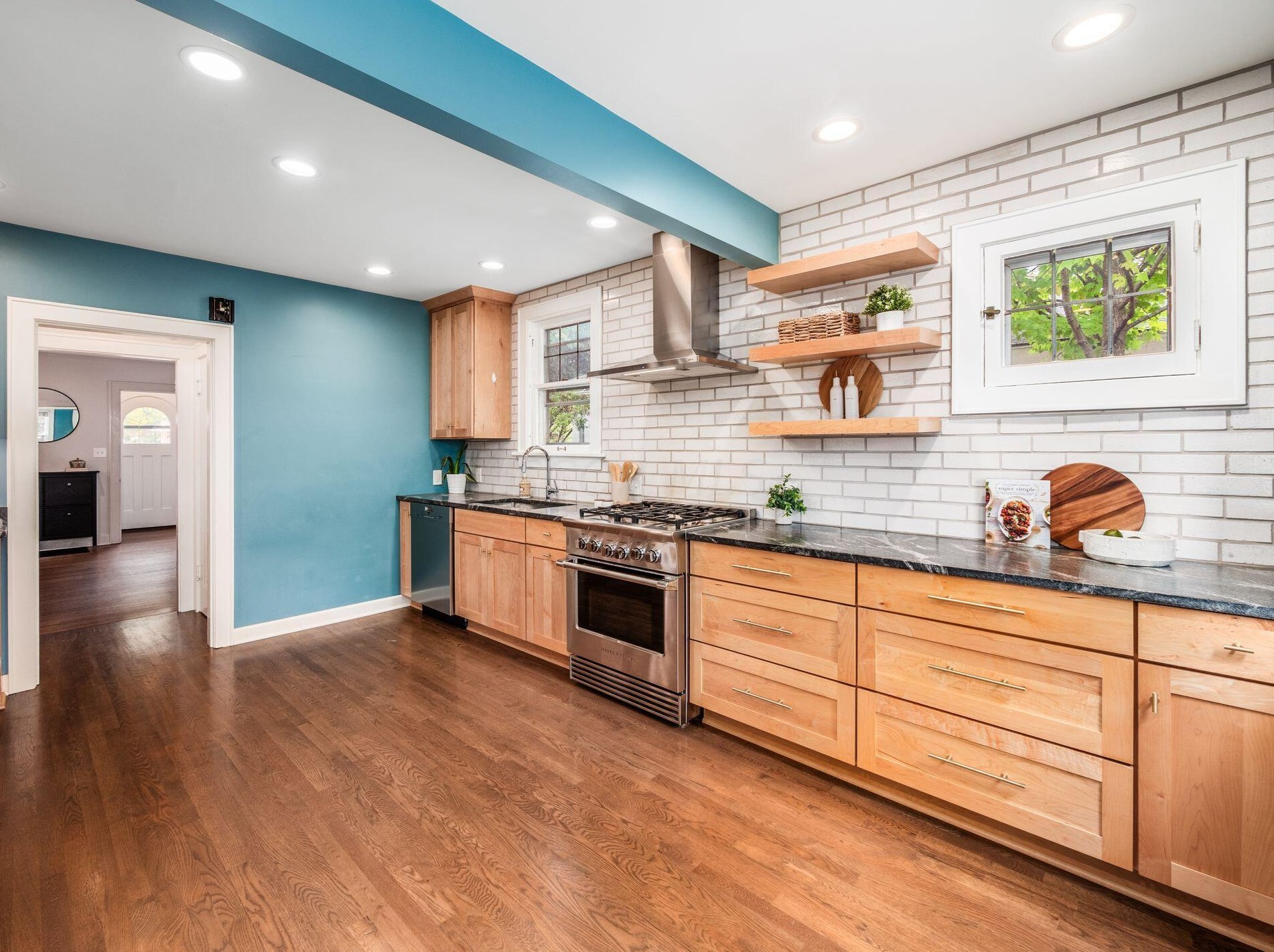 46 Remington Rd, Columbus OH 43209-2458 exterior