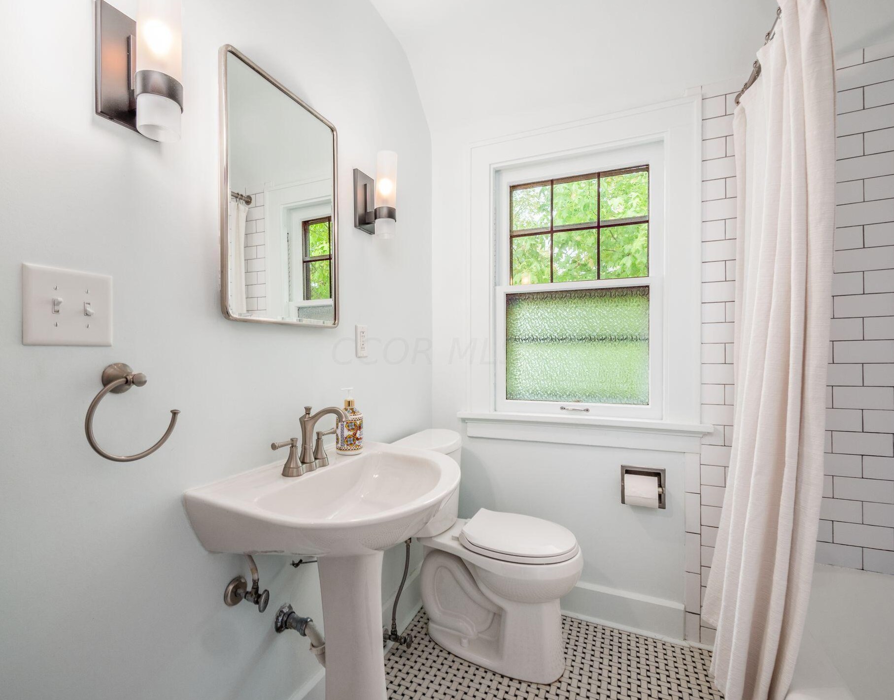 46 Remington Rd, Columbus OH 43209-2458 exterior