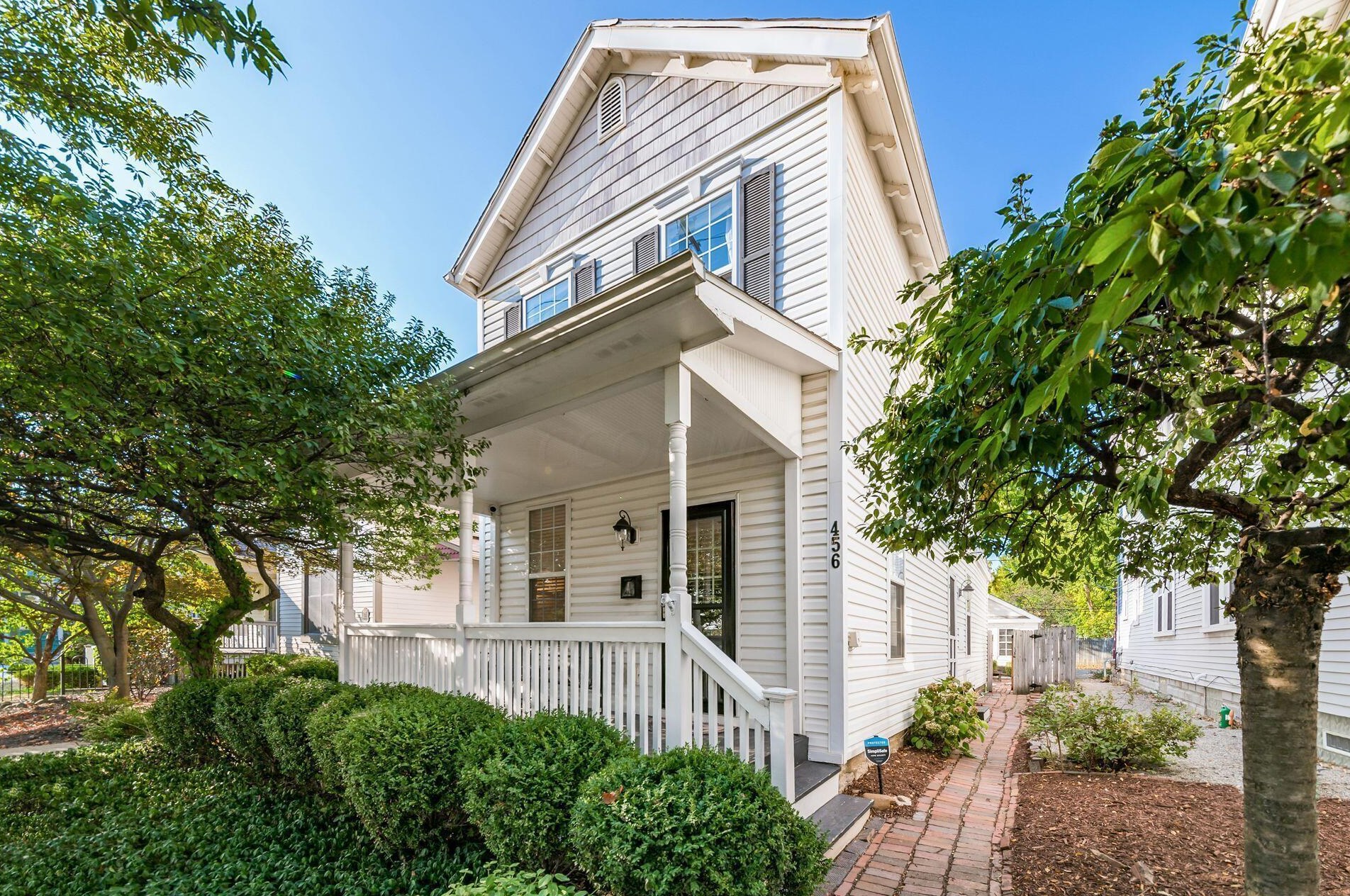 456 1st Ave, Columbus OH 43201-3356 exterior