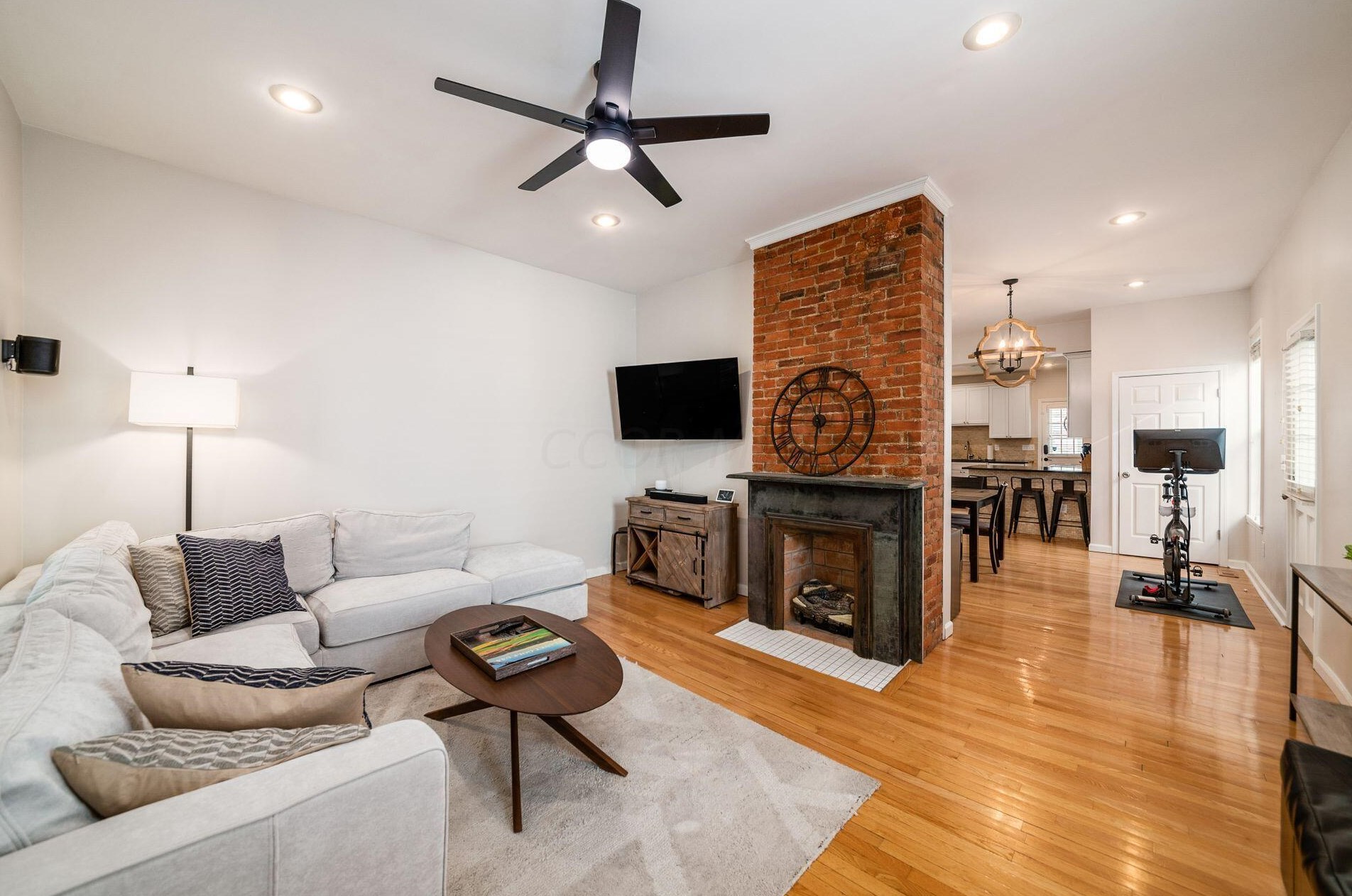 456 1st Ave, Columbus OH 43201-3356 exterior