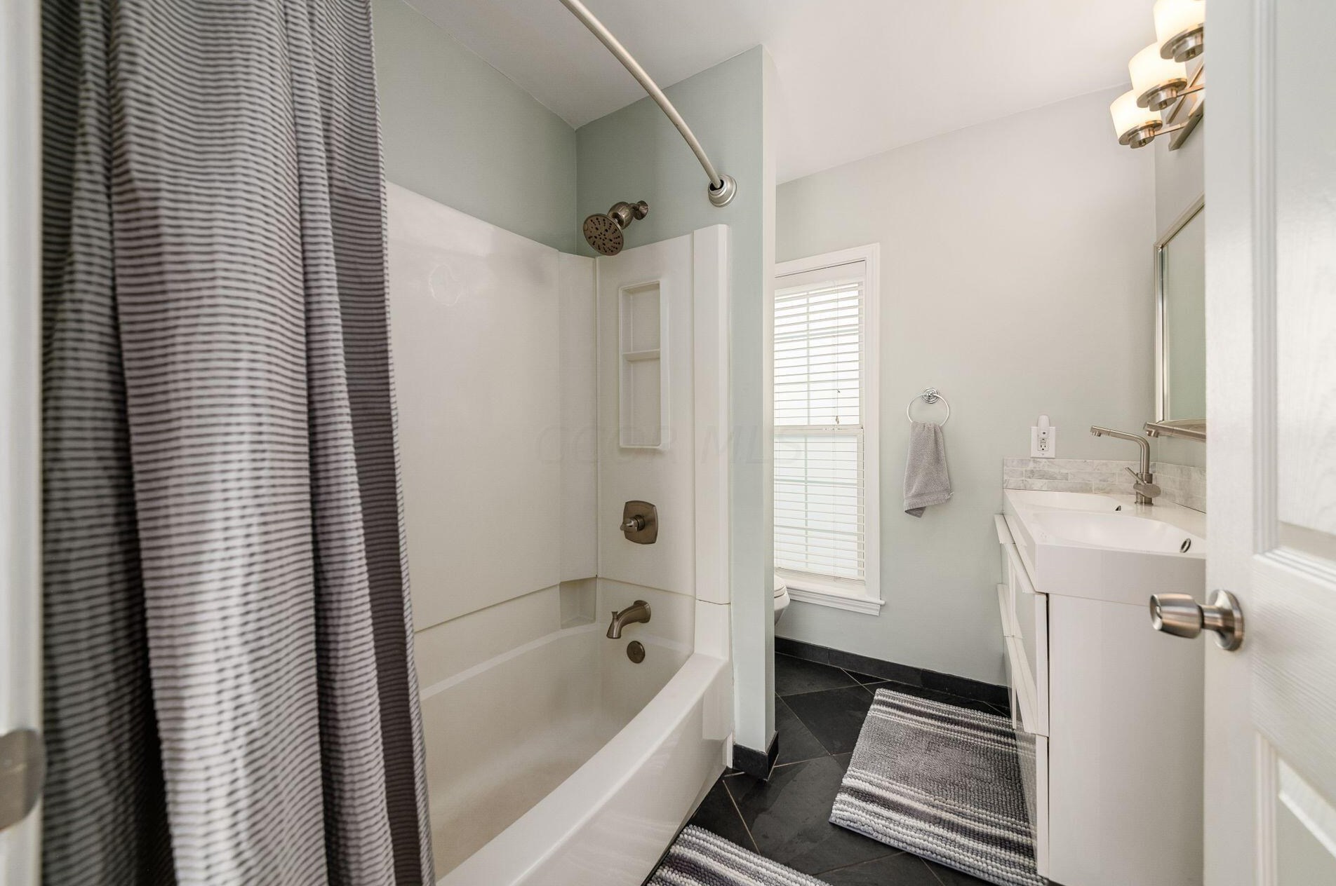 456 1st Ave, Columbus OH 43201-3356 exterior