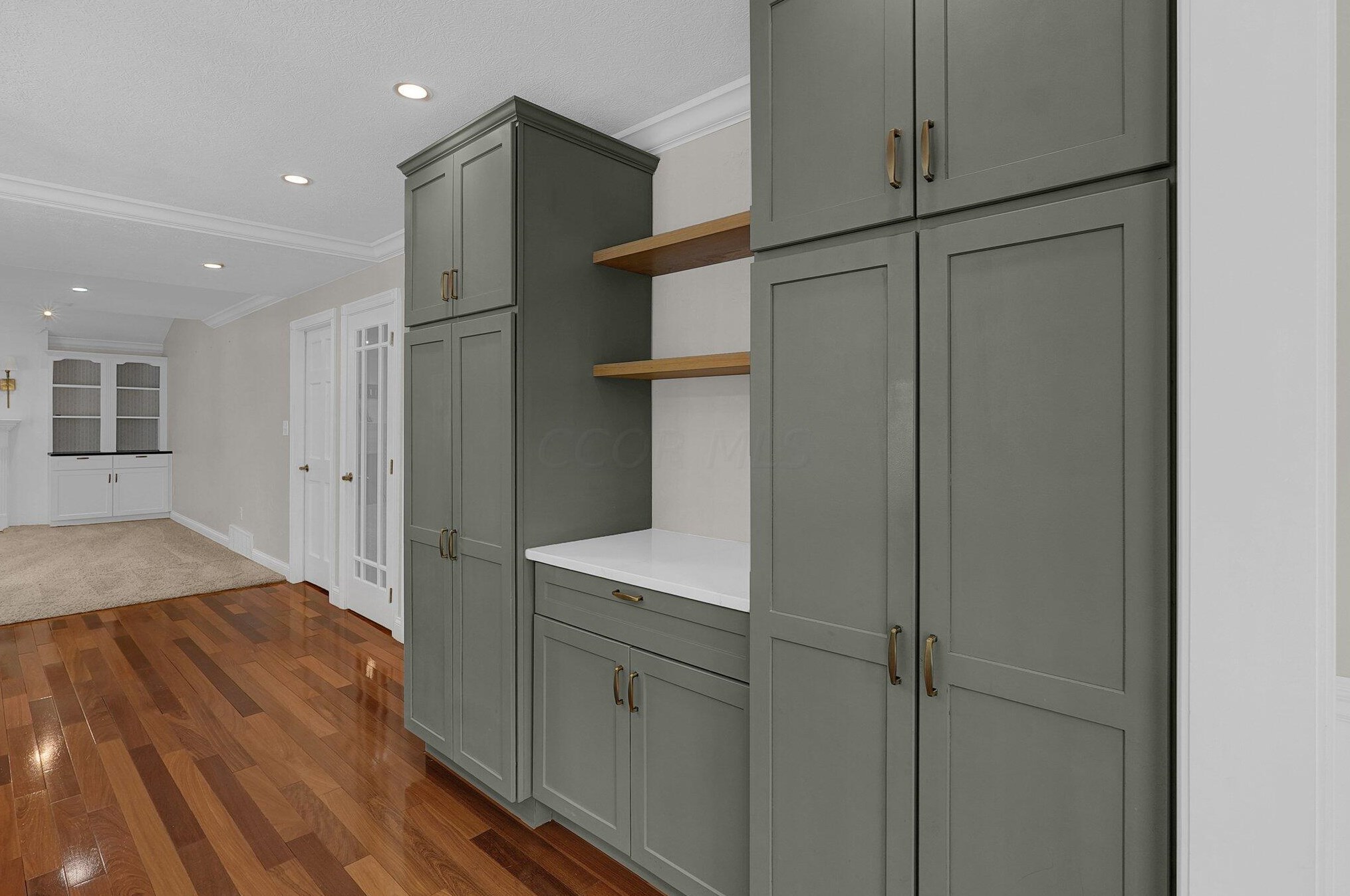 1340 Clubview Blvd, Columbus OH  43235-1273 exterior