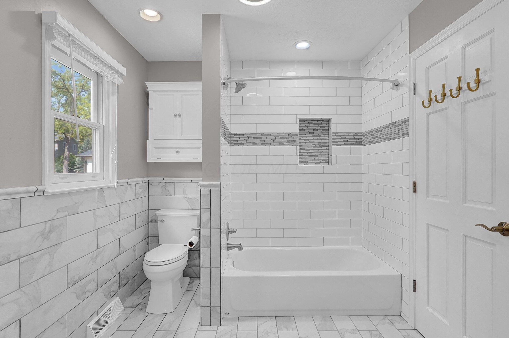 1340 Clubview Blvd, Columbus OH  43235-1273 exterior