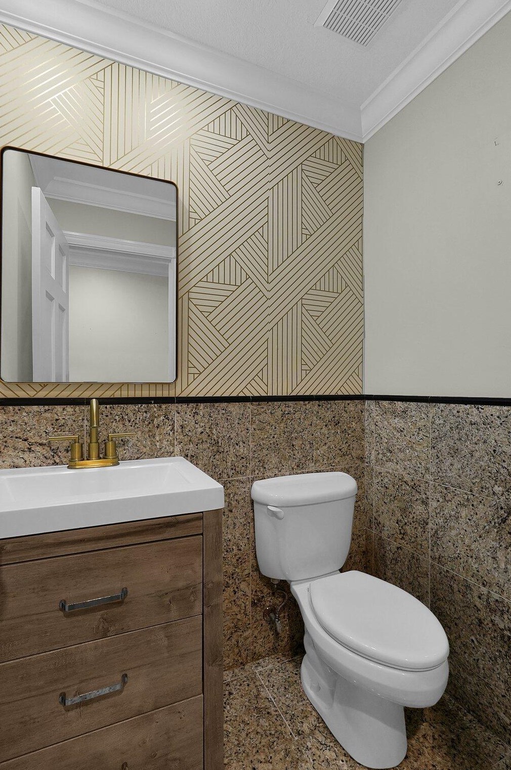 1340 Clubview Blvd, Columbus OH  43235-1273 exterior