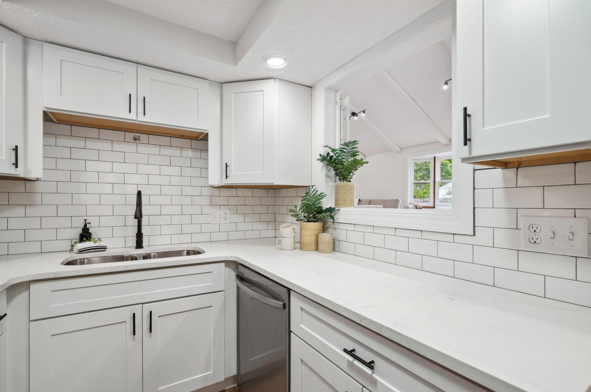 1008 Strimple Ave, Columbus OH 43229-5047 exterior