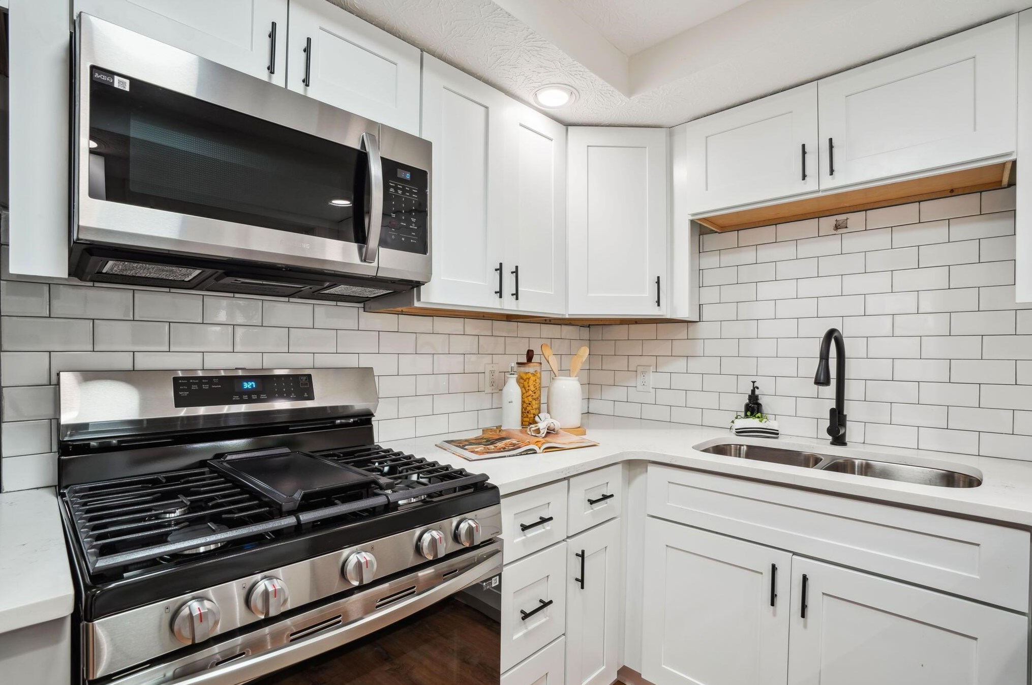 1008 Strimple Ave, Columbus OH 43229-5047 exterior