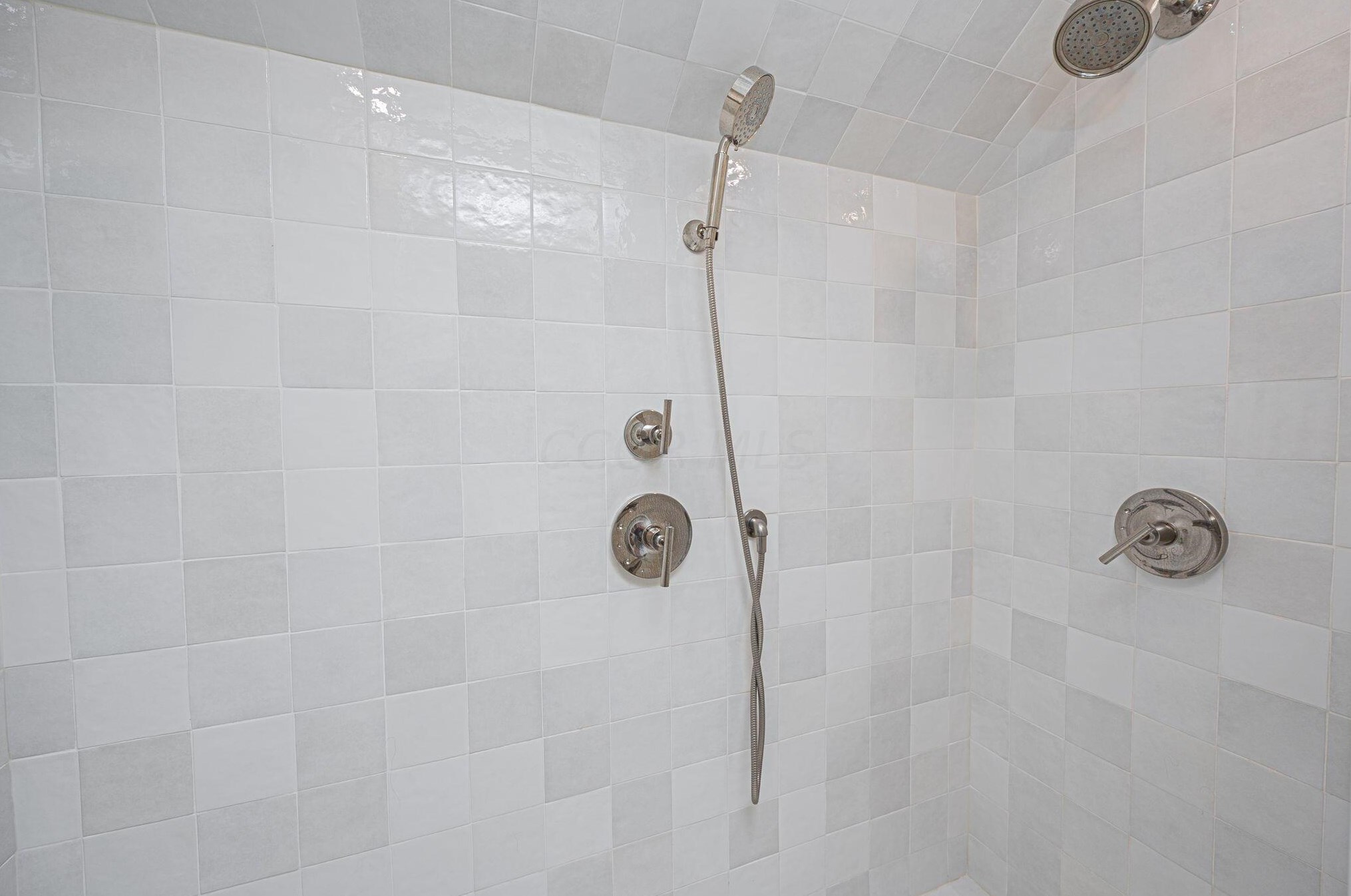 221 Roosevelt Ave, Columbus OH 43209-1160 exterior