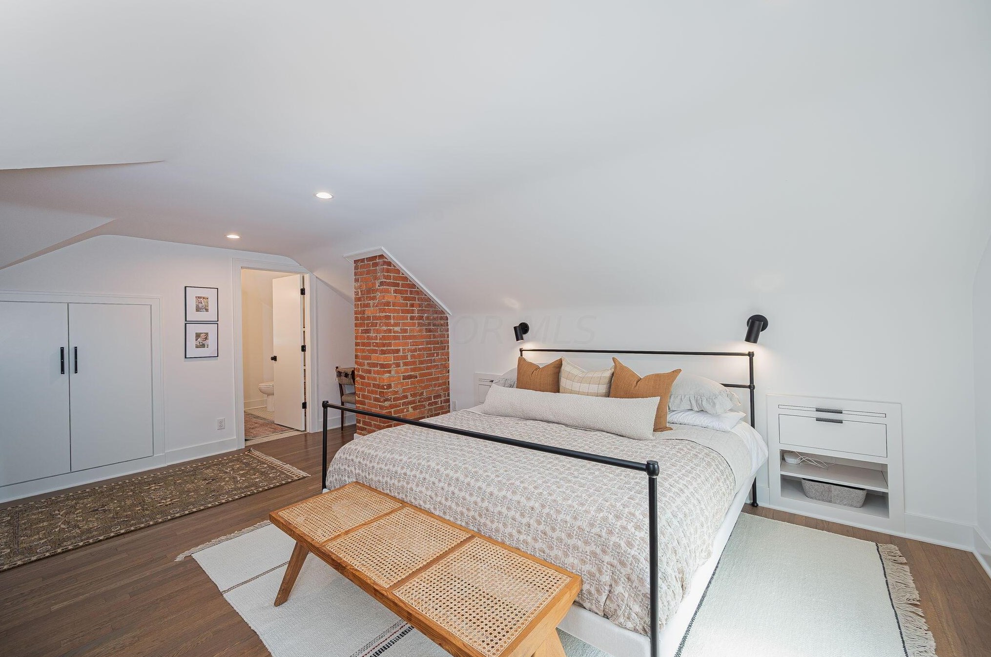 221 Roosevelt Ave, Columbus OH 43209-1160 exterior