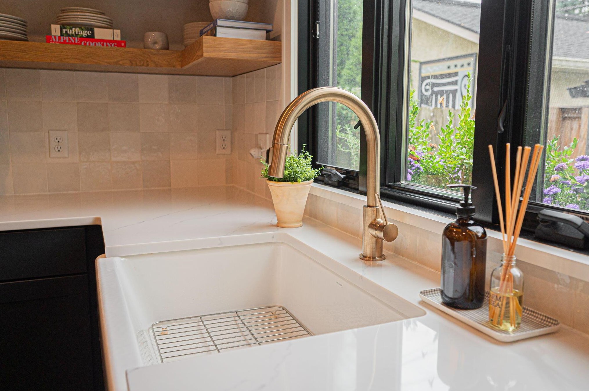 221 Roosevelt Ave, Columbus OH 43209-1160 exterior