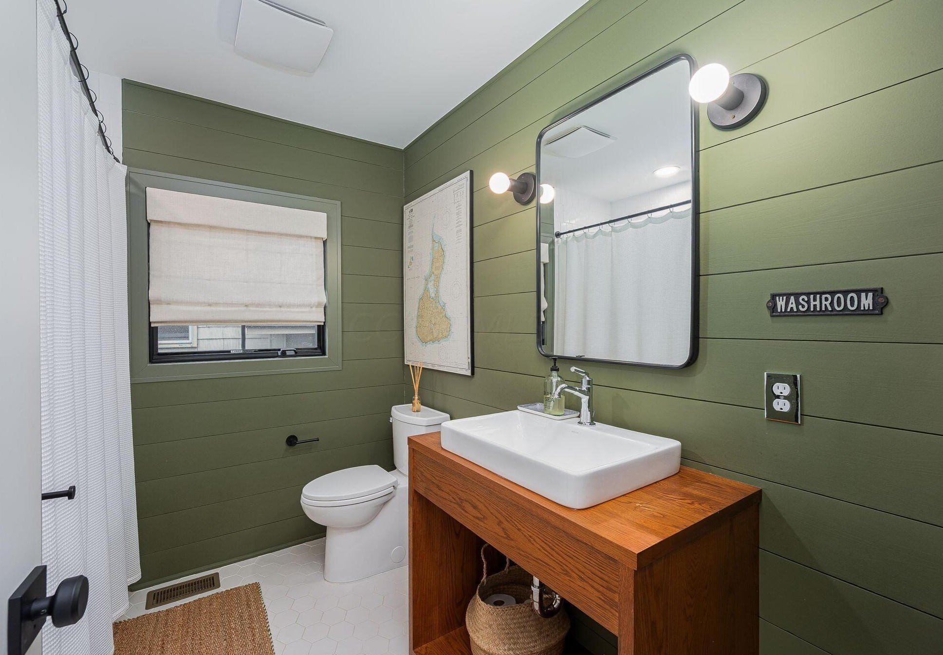 221 Roosevelt Ave, Columbus OH 43209-1160 exterior