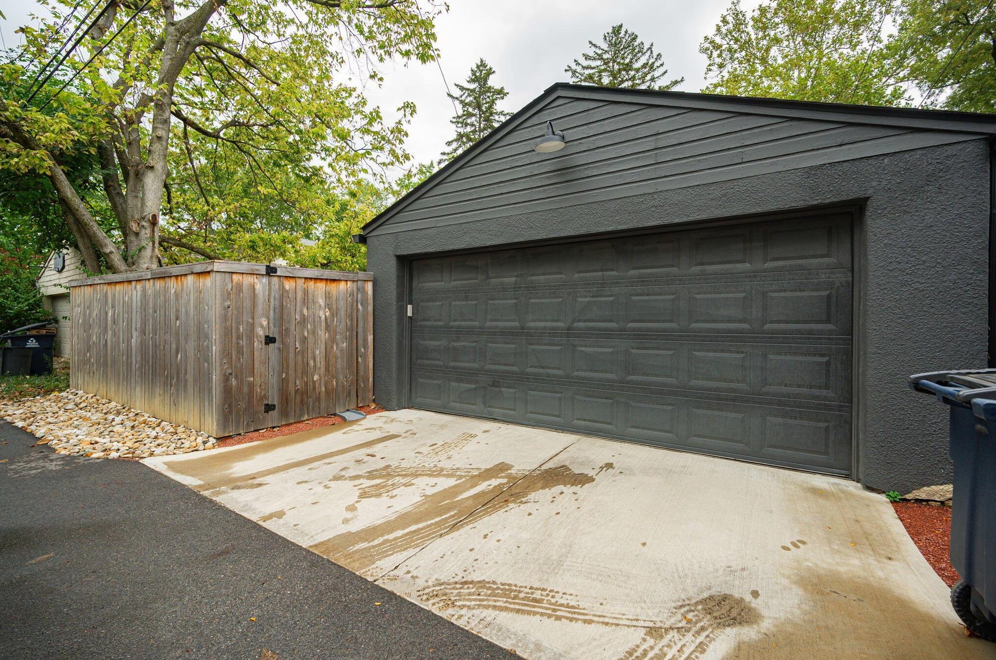 221 Roosevelt Ave, Columbus OH 43209-1160 exterior