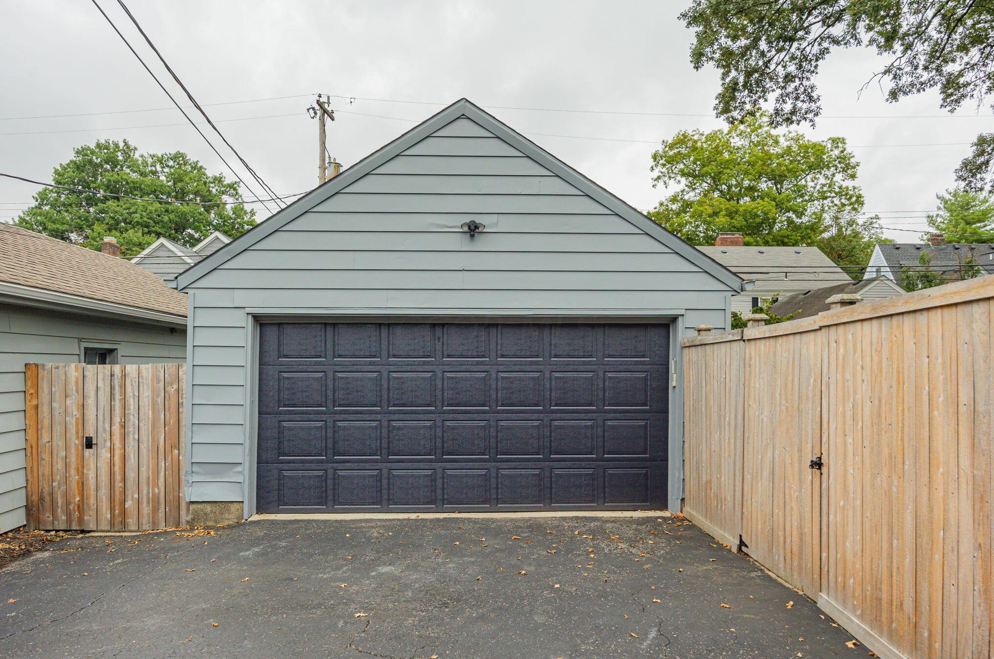 204 Remington Rd, Columbus OH 43209-2461 exterior