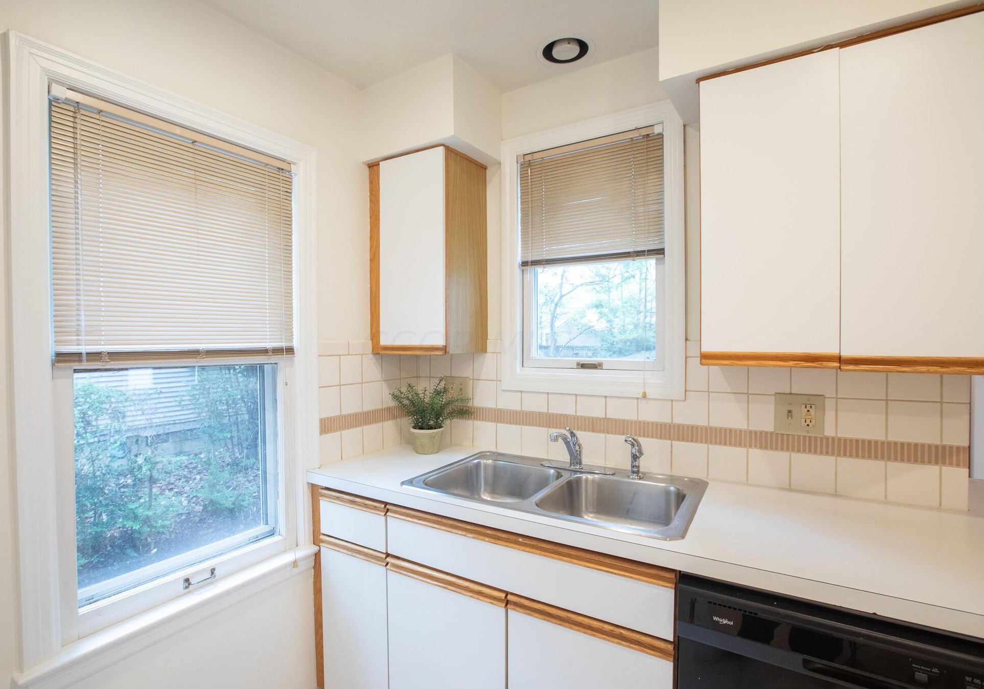 38 Roosevelt Ave, Columbus OH 43209-1160 exterior