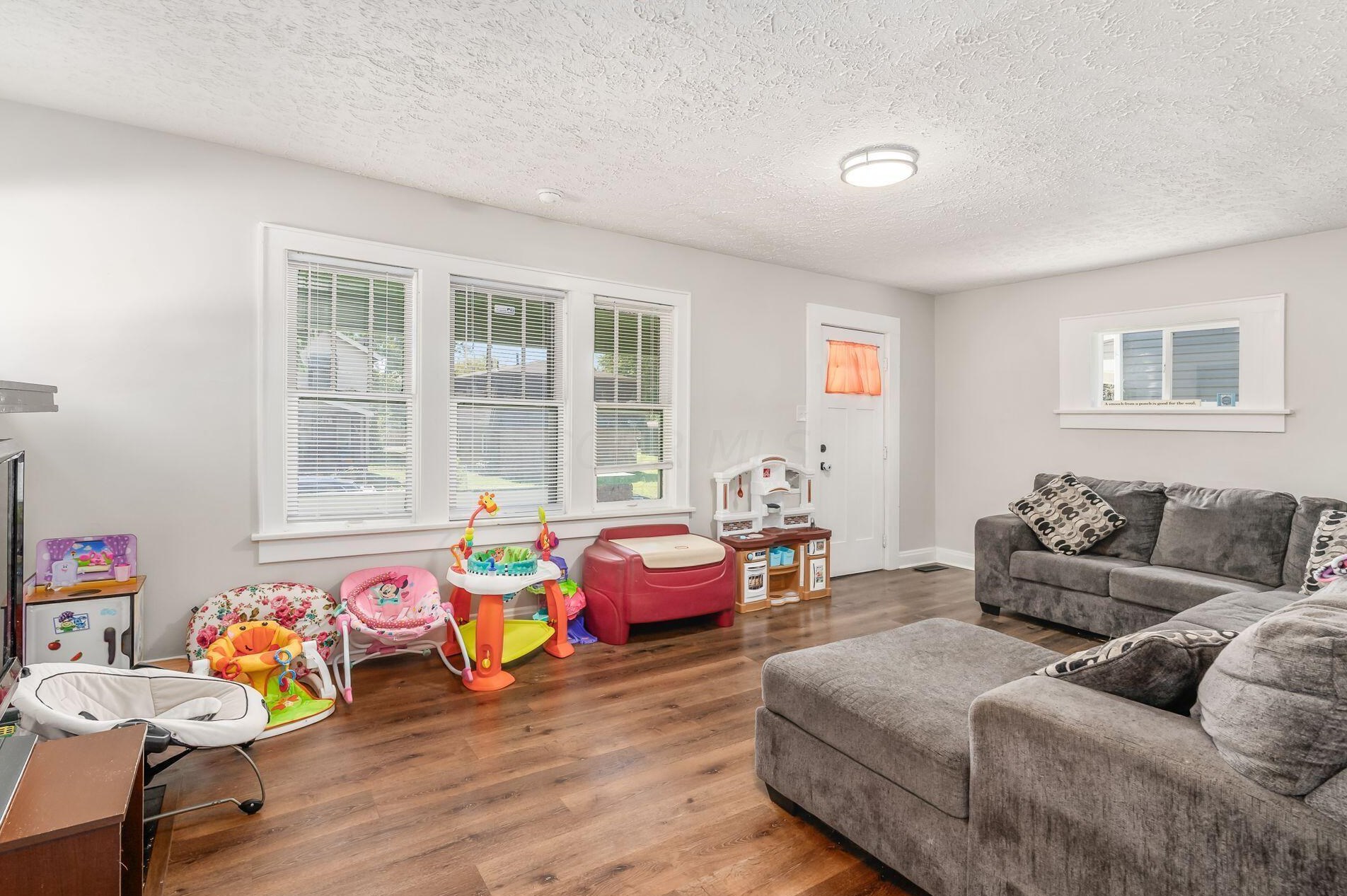 1586 Briarwood Ave, Columbus OH 43211-1502 exterior