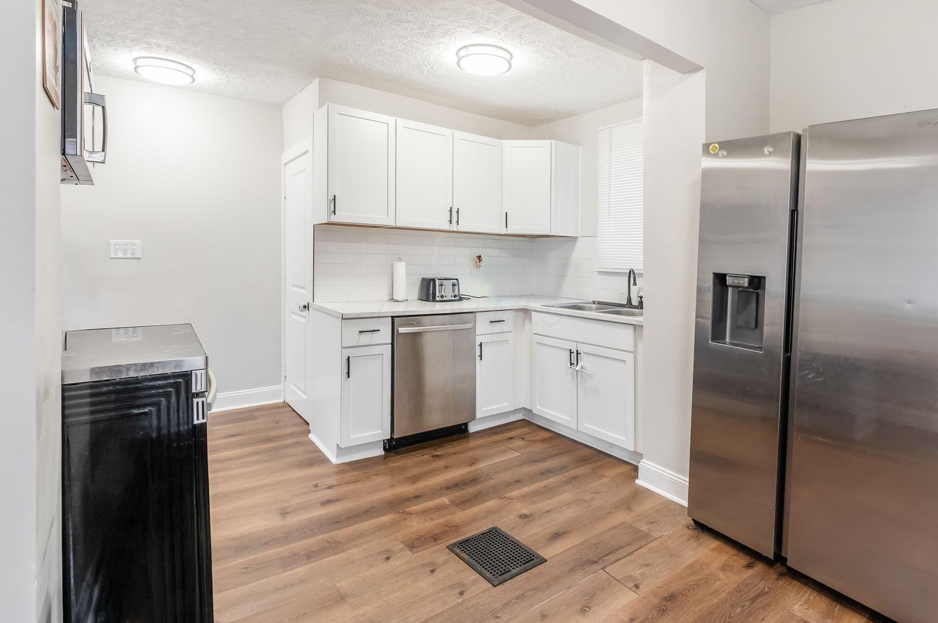 1586 Briarwood Ave, Columbus OH 43211-1502 exterior