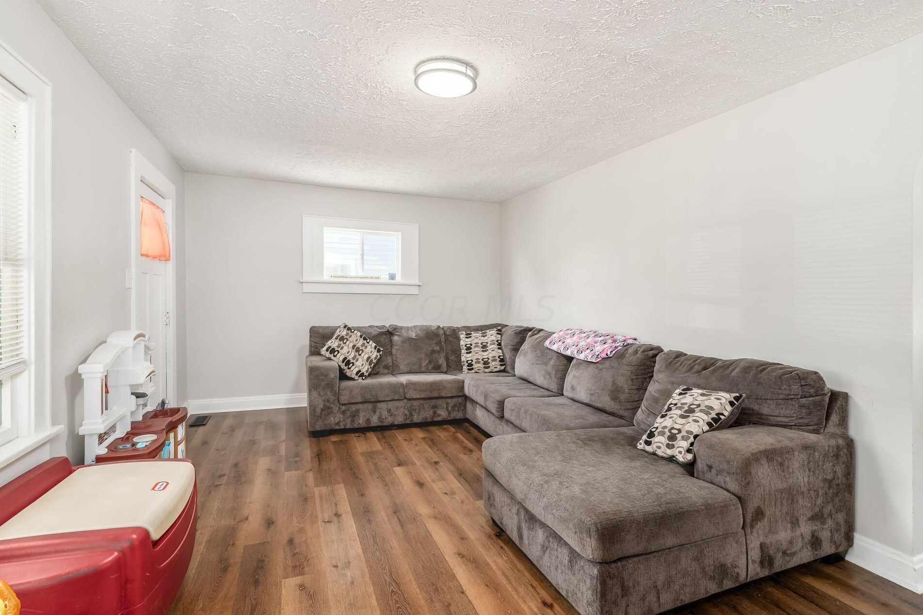 1586 Briarwood Ave, Columbus OH 43211-1502 exterior