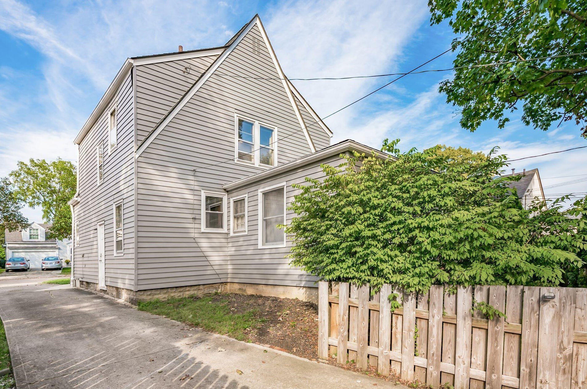 233 Richards Rd, Columbus OH 43214-3738 exterior