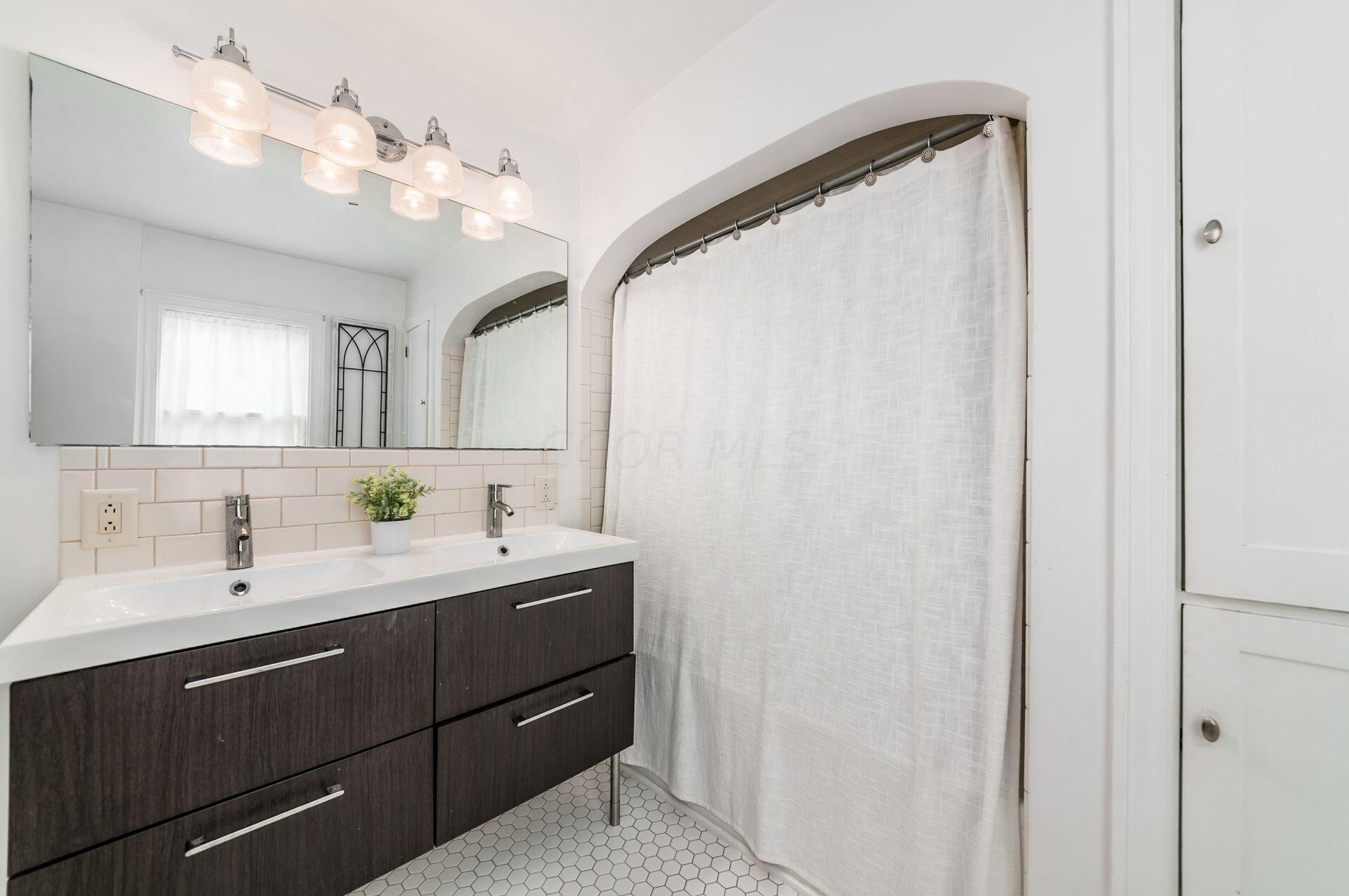 233 Richards Rd, Columbus OH 43214-3738 exterior