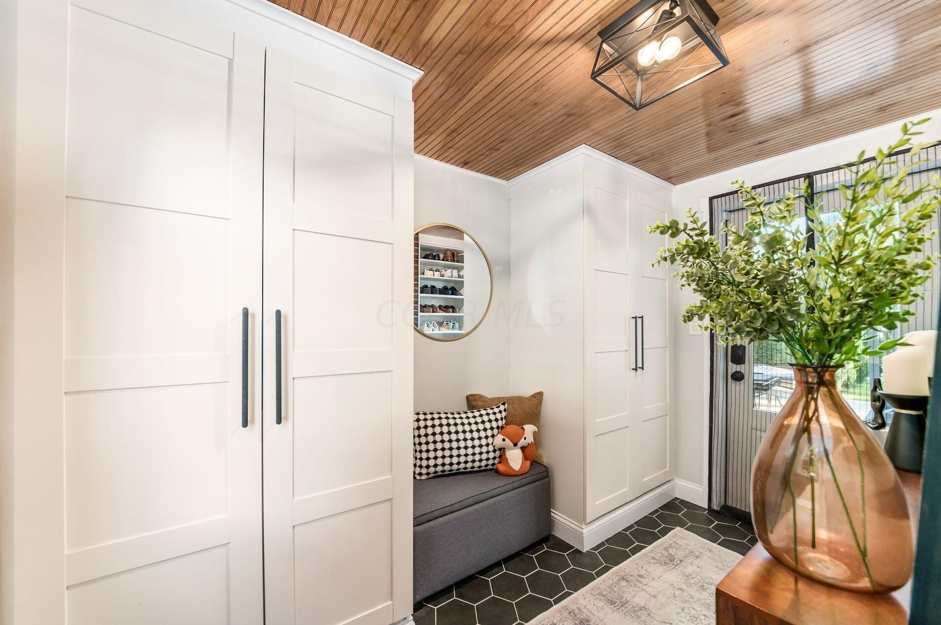 233 Richards Rd, Columbus OH 43214-3738 exterior