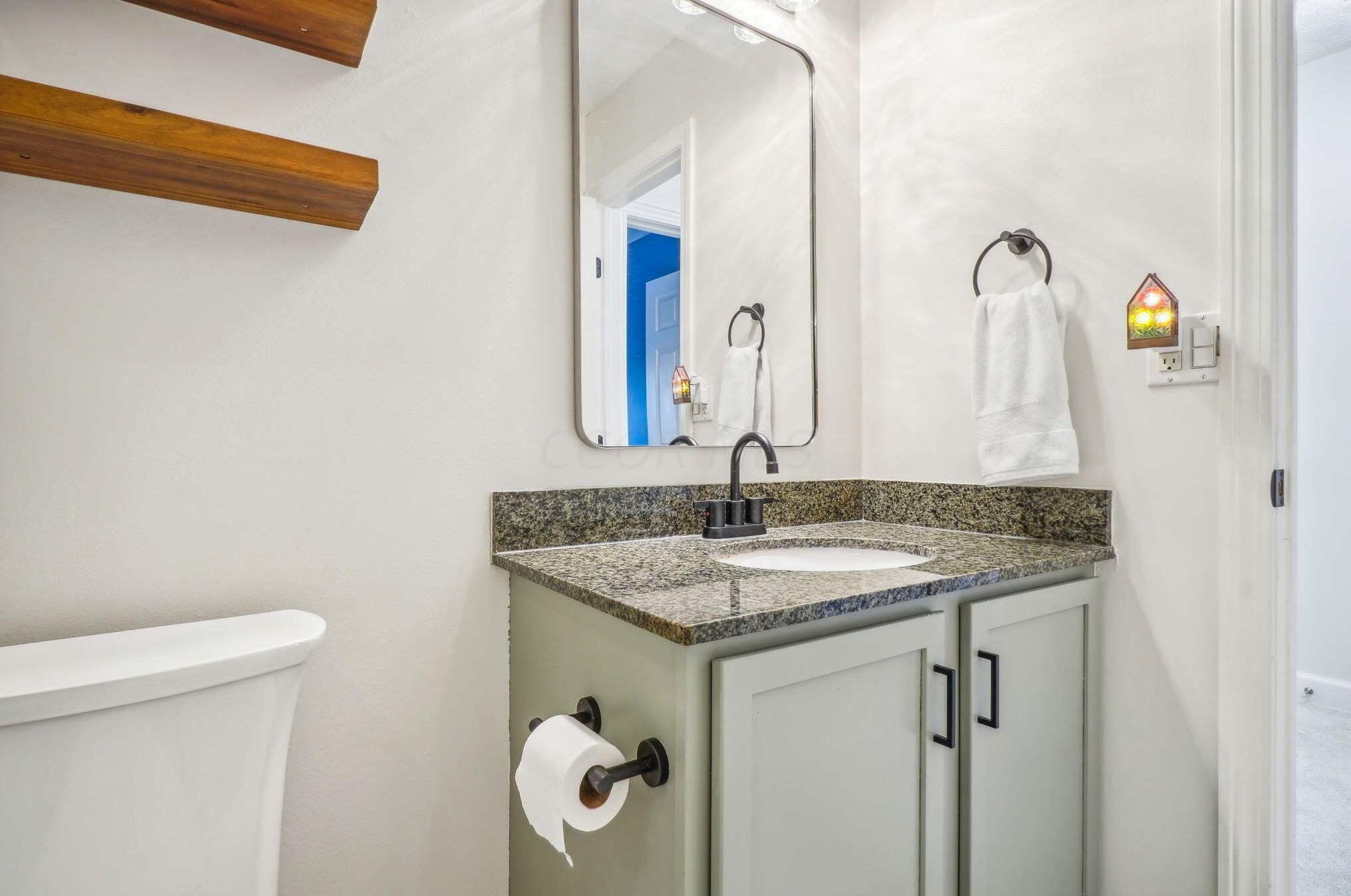 1227 Weybridge Rd, Columbus OH 43220-8102 exterior