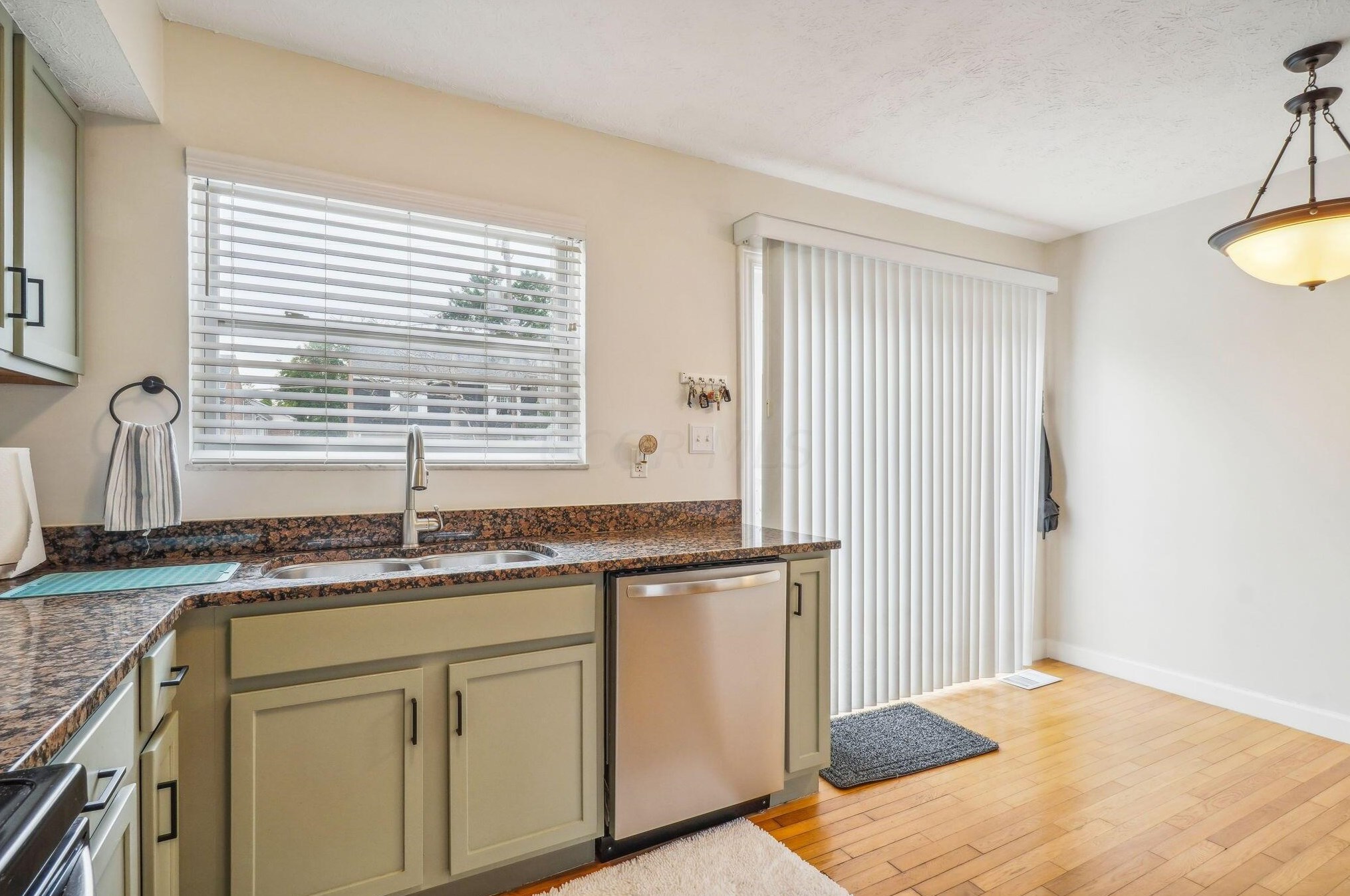 1227 Weybridge Rd, Columbus OH 43220-8102 exterior