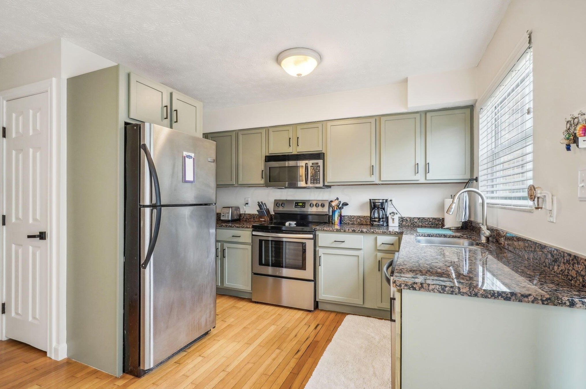 1227 Weybridge Rd, Columbus OH 43220-8102 exterior