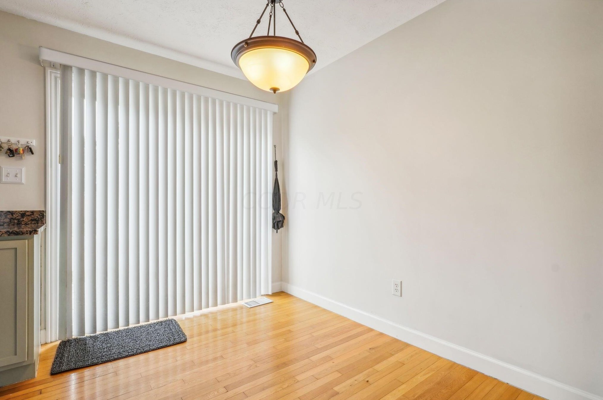 1227 Weybridge Rd, Columbus OH 43220-8102 exterior