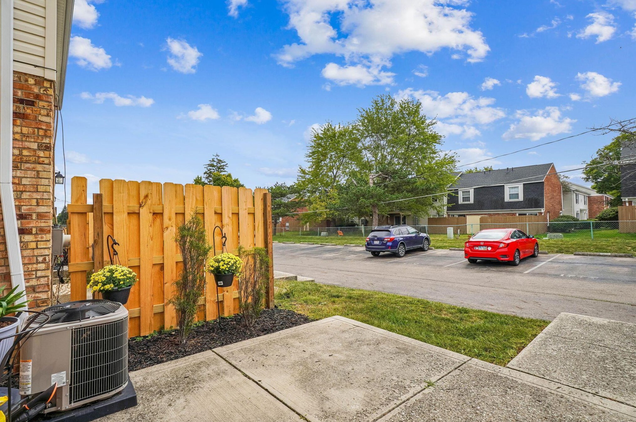 1227 Weybridge Rd, Columbus OH 43220-8102 exterior