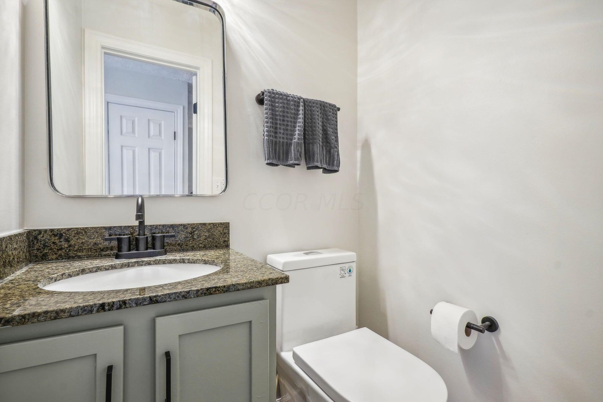 1227 Weybridge Rd, Columbus OH 43220-8102 exterior