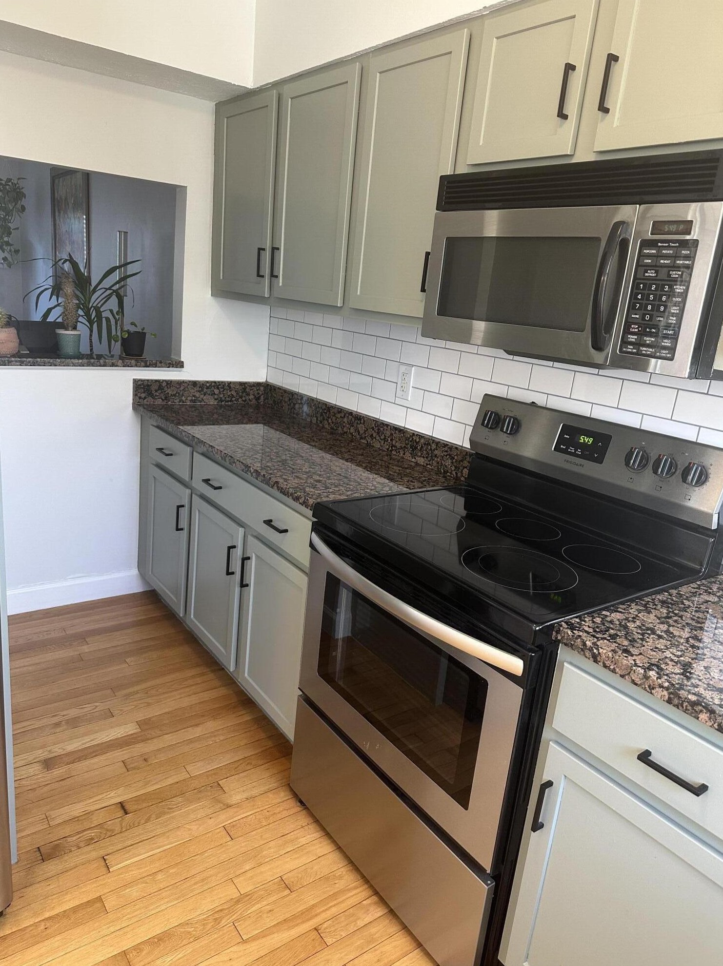 1227 Weybridge Rd, Columbus OH 43220-8102 exterior