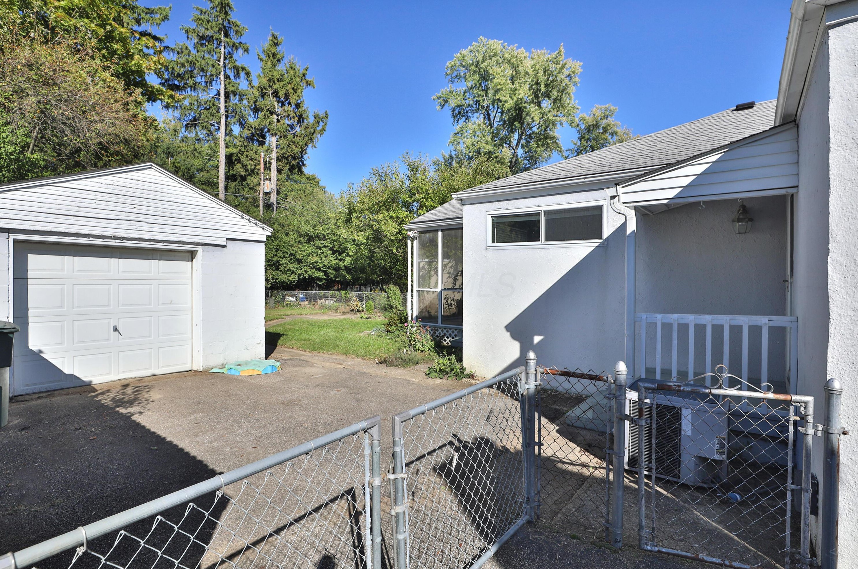 350 Weisheimer Rd, Columbus OH 43214-2150 exterior