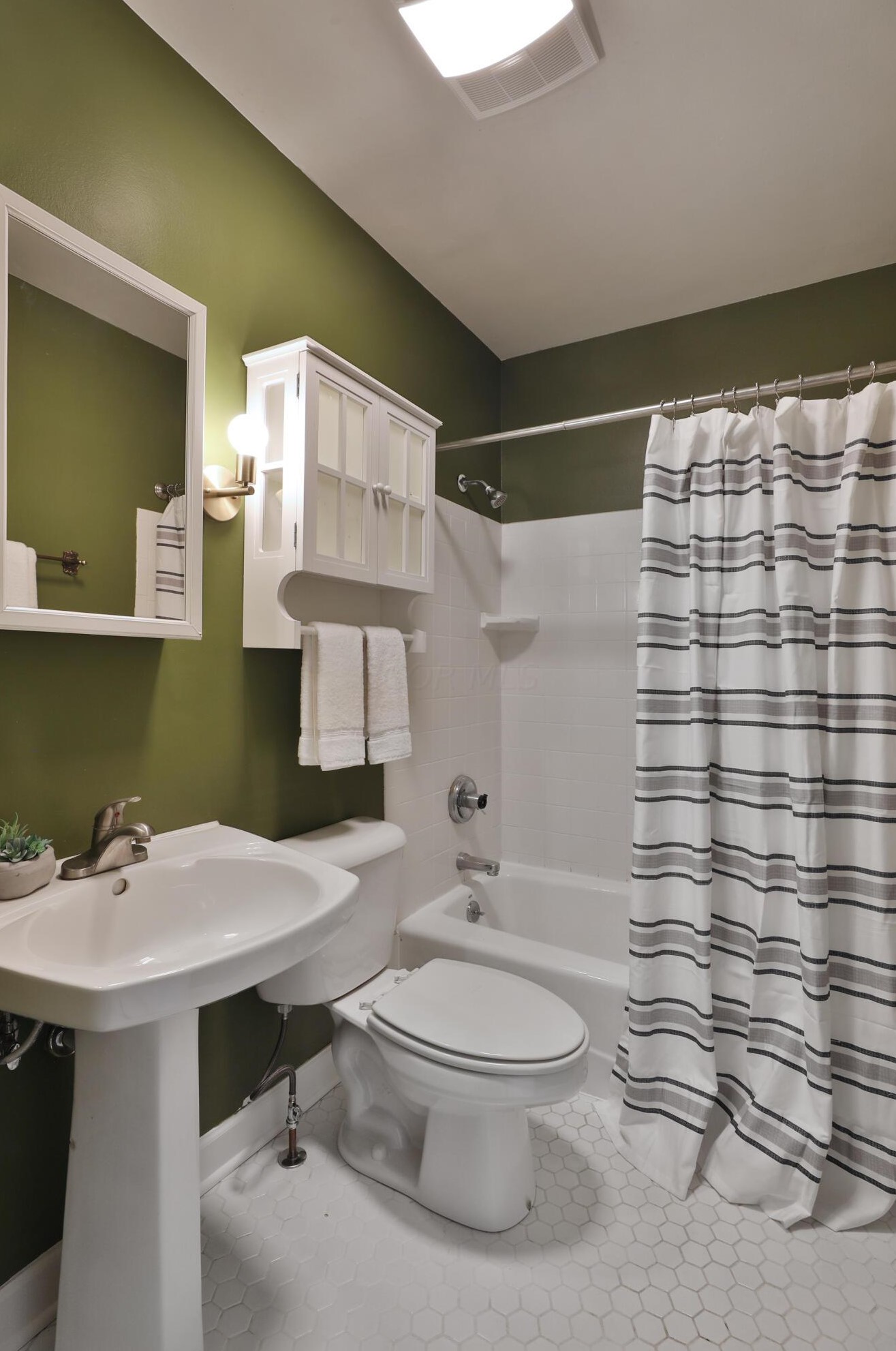 350 Weisheimer Rd, Columbus OH 43214-2150 exterior