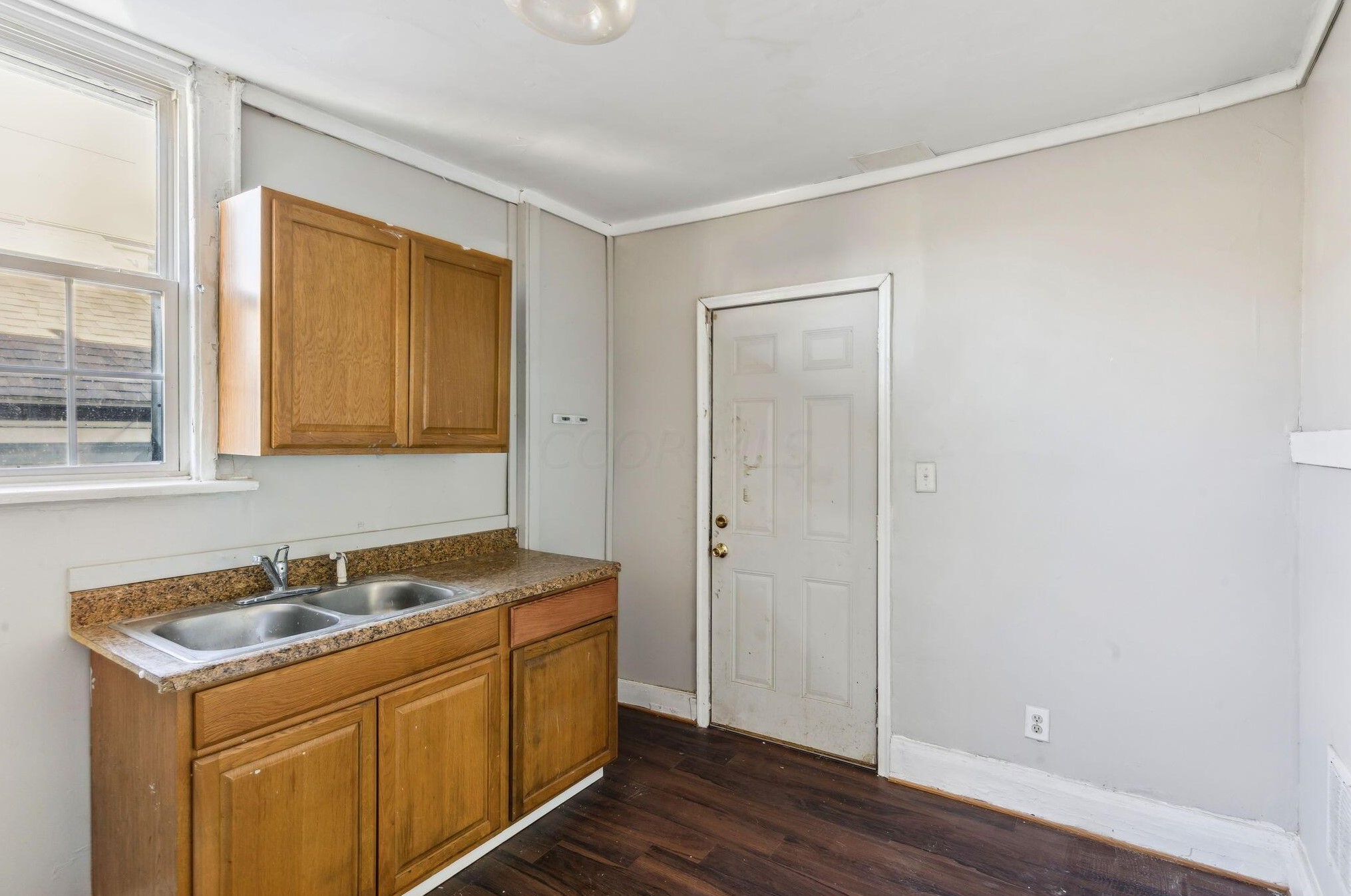 1058 Heyl Ave, Columbus OH 43206-2983 exterior