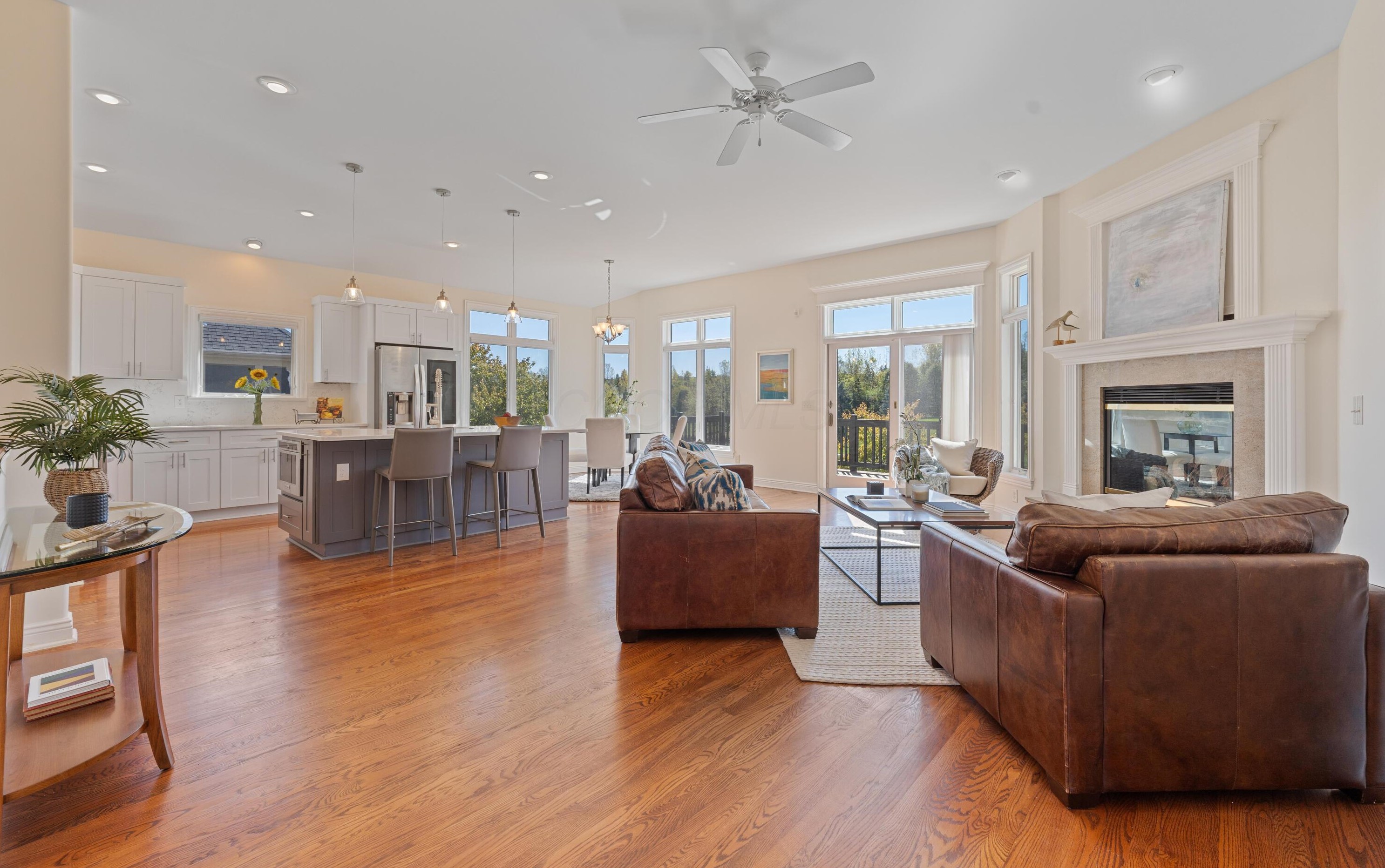 1879 Lake Shore Dr, Columbus OH 43204-4964 exterior