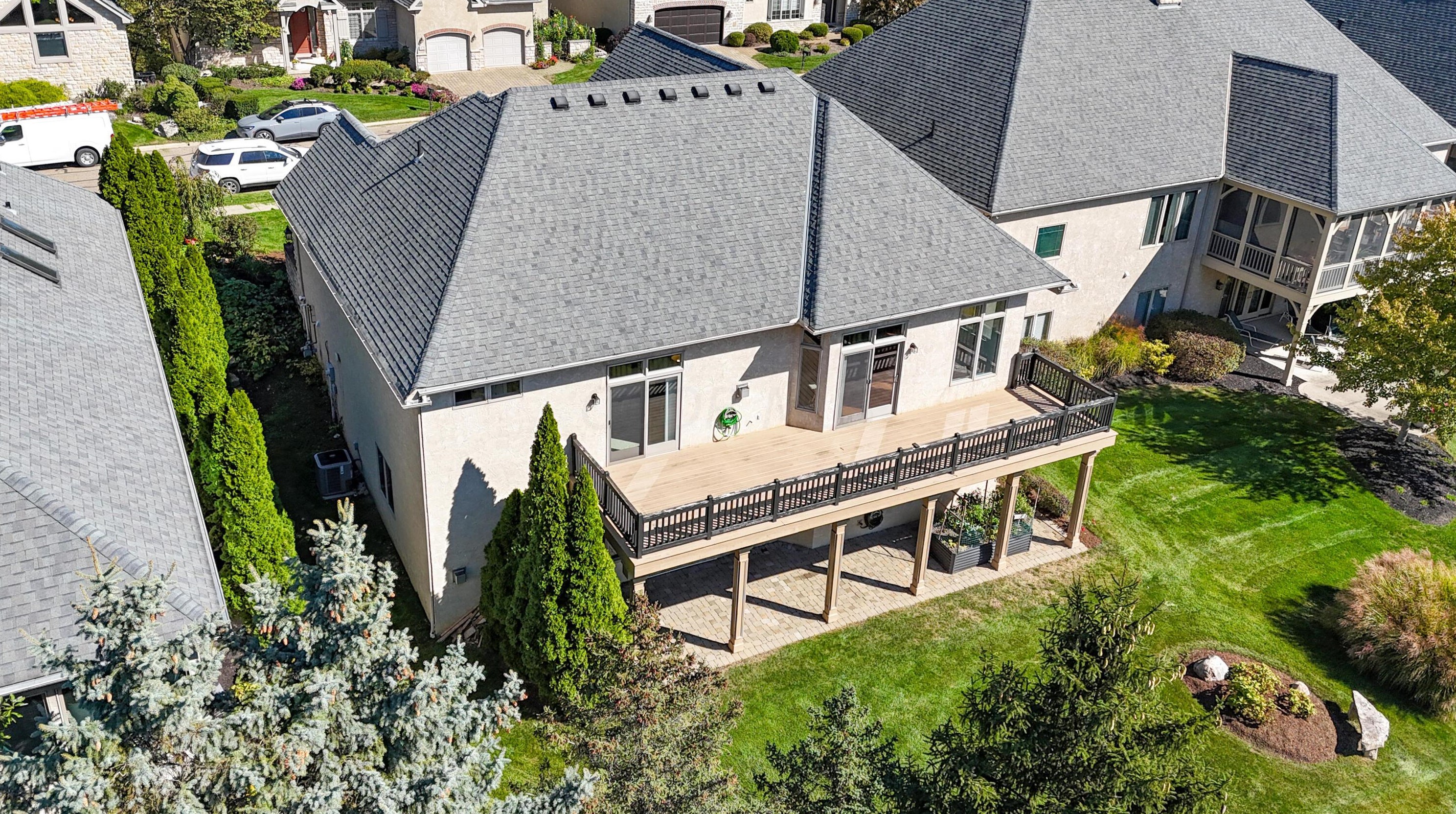 1879 Lake Shore Dr, Columbus OH 43204-4964 exterior