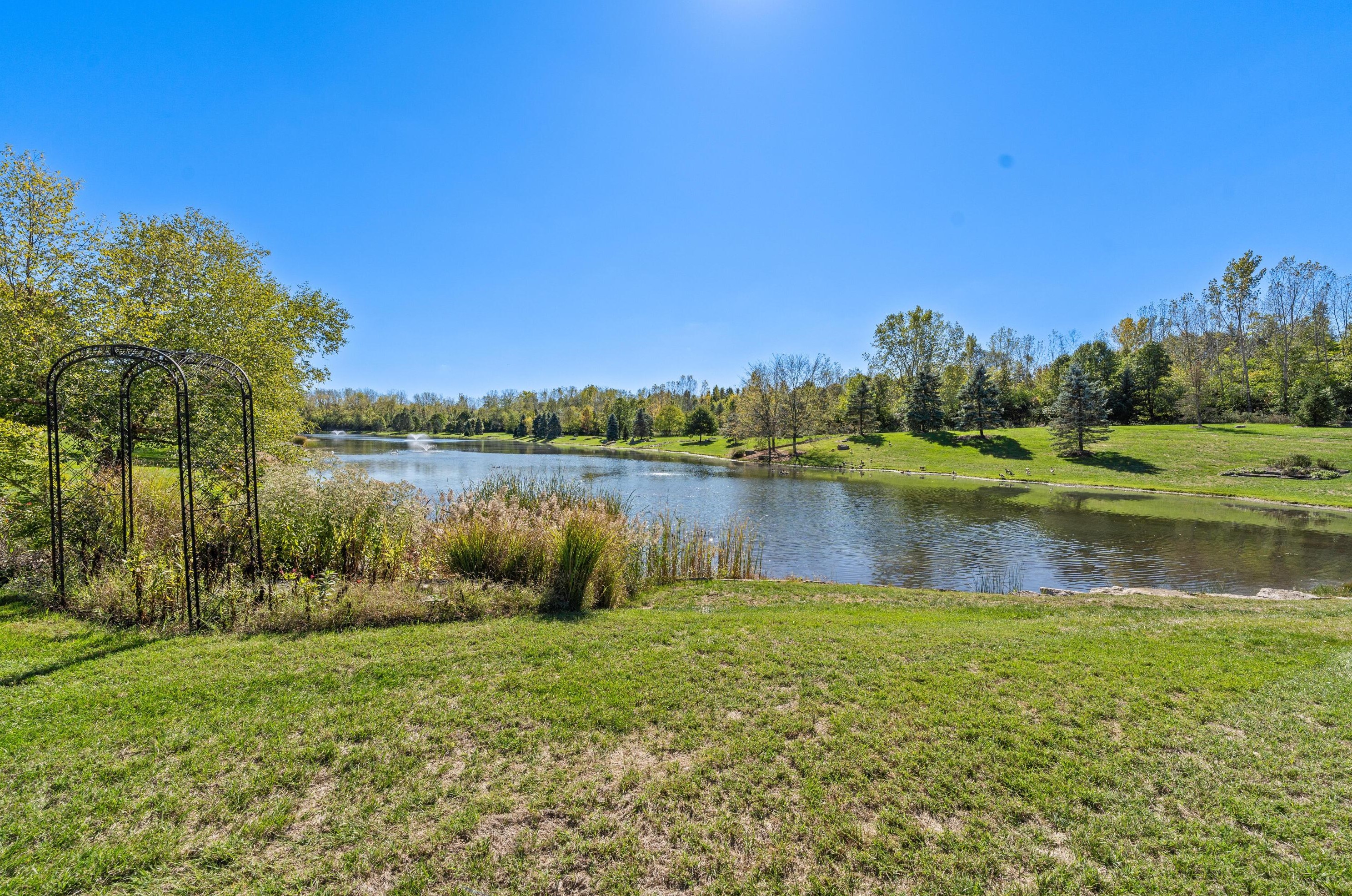 1879 Lake Shore Dr, Columbus OH 43204-4964 exterior