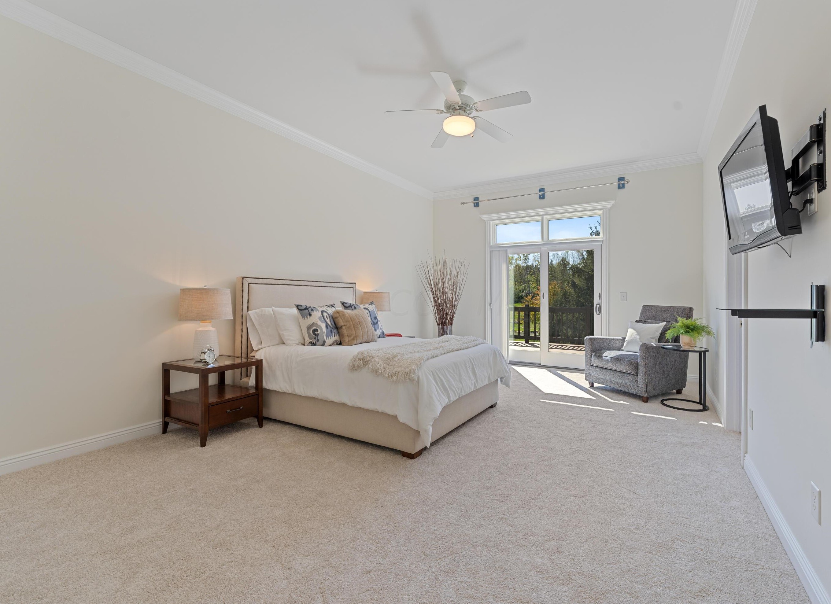 1879 Lake Shore Dr, Columbus OH 43204-4964 exterior