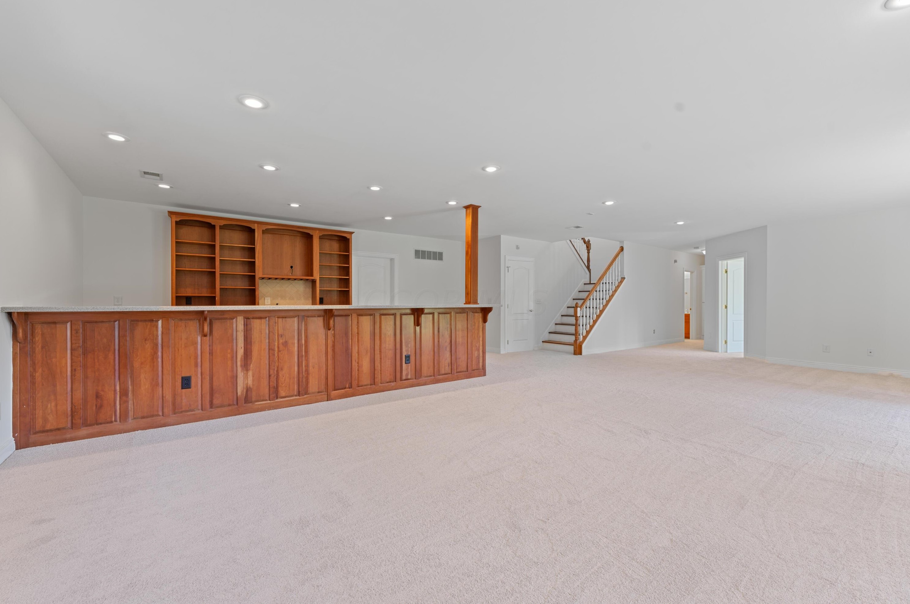 1879 Lake Shore Dr, Columbus OH 43204-4964 exterior