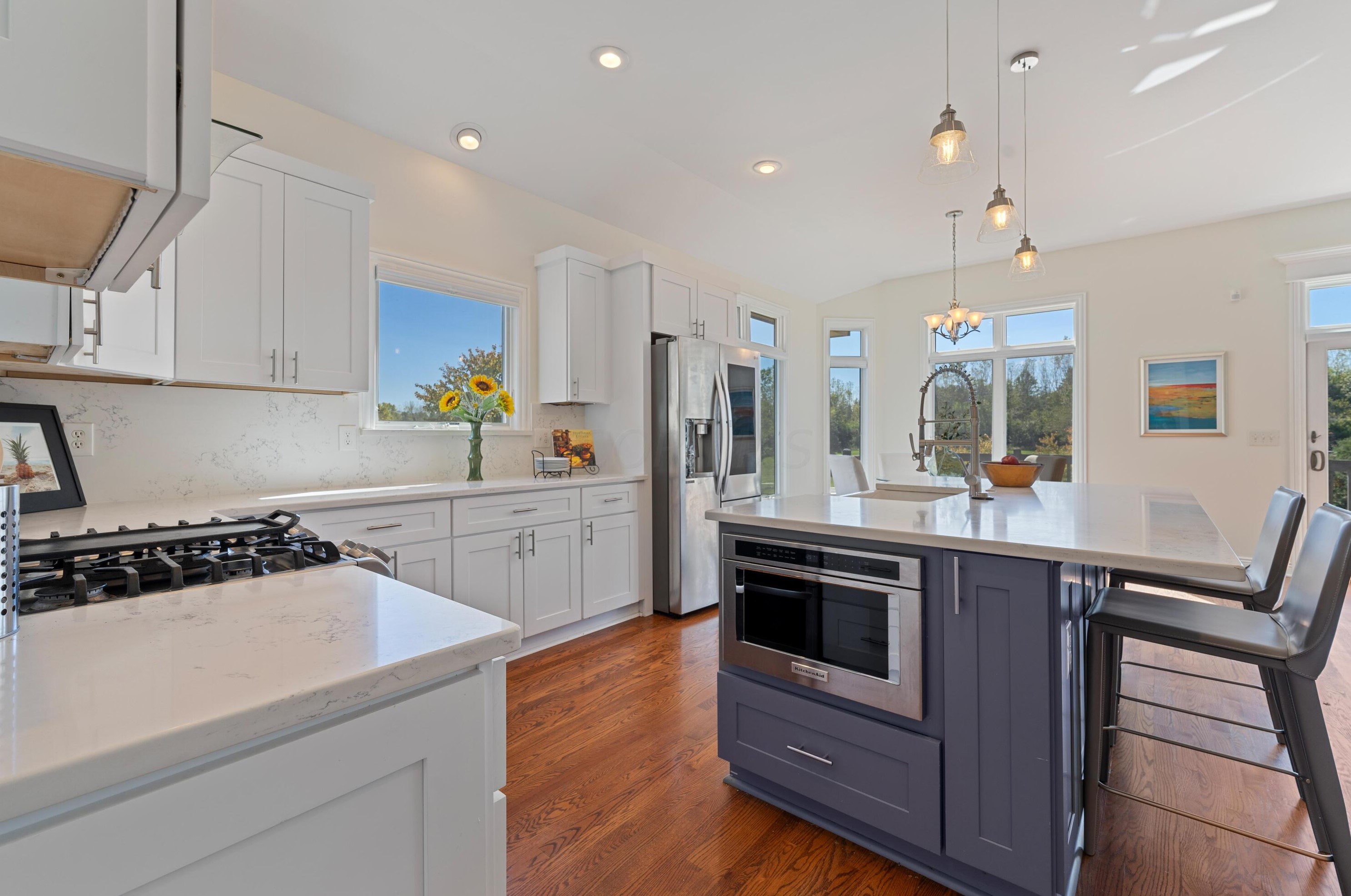 1879 Lake Shore Dr, Columbus OH 43204-4964 exterior