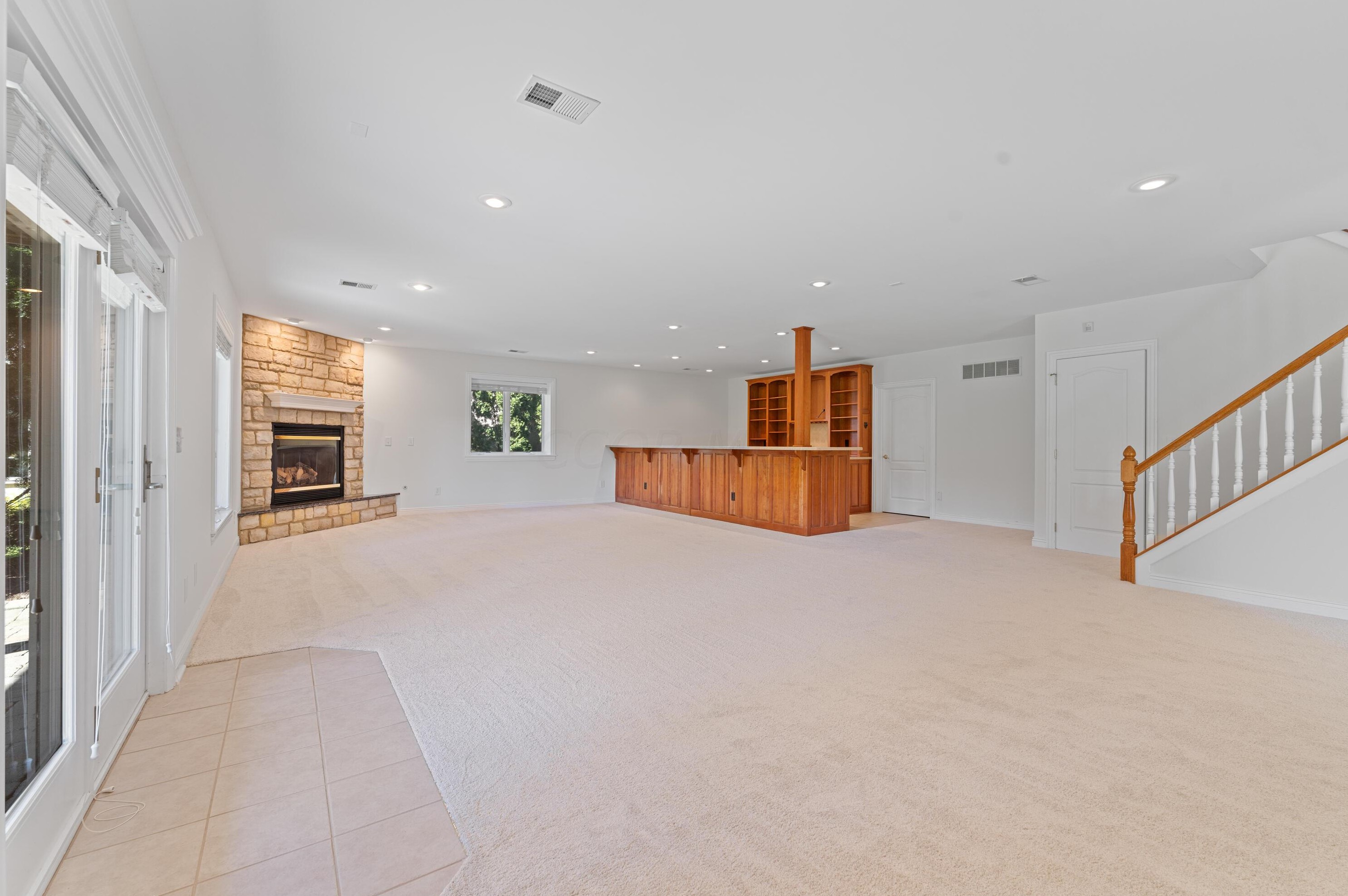 1879 Lake Shore Dr, Columbus OH 43204-4964 exterior