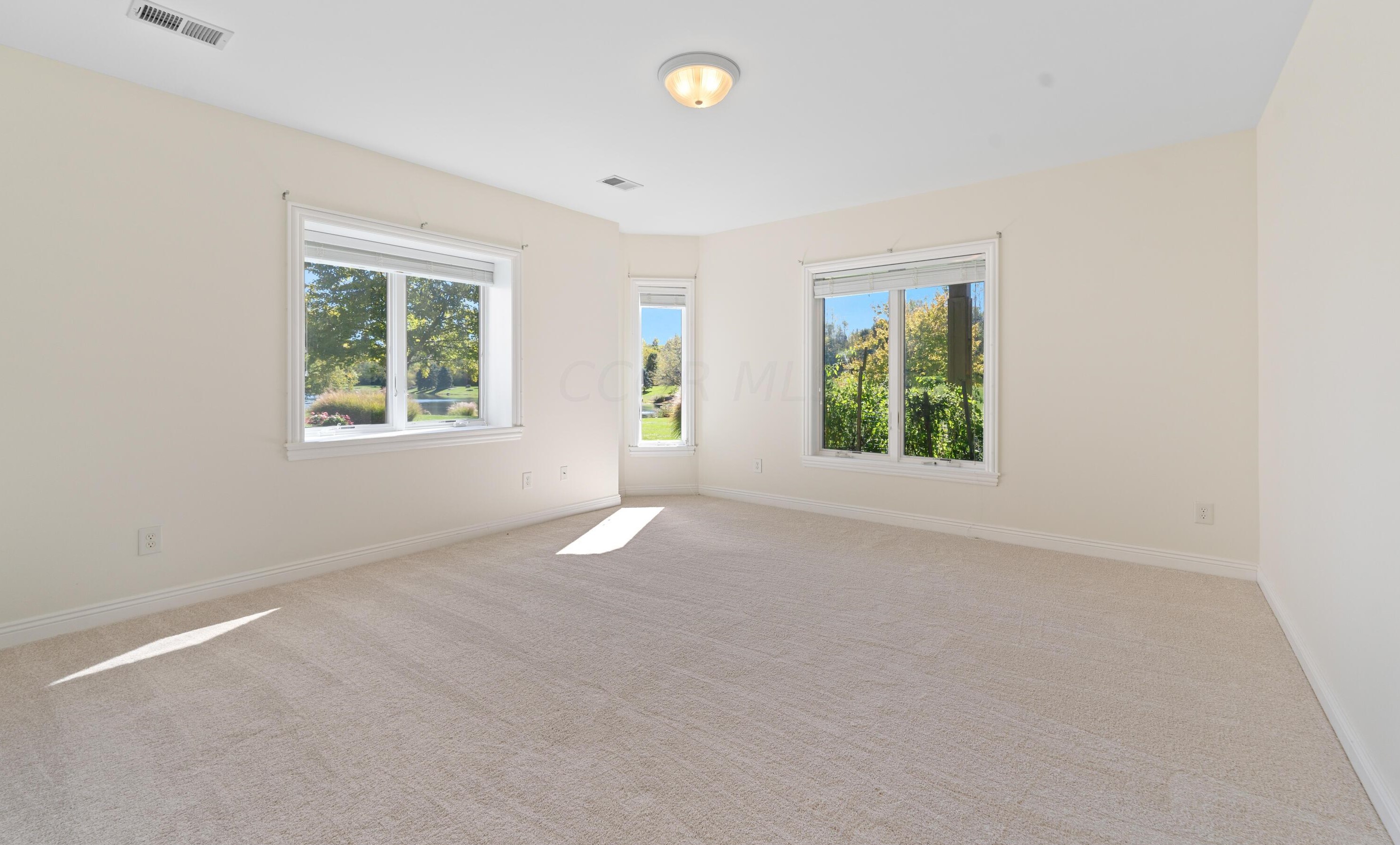 1879 Lake Shore Dr, Columbus OH 43204-4964 exterior