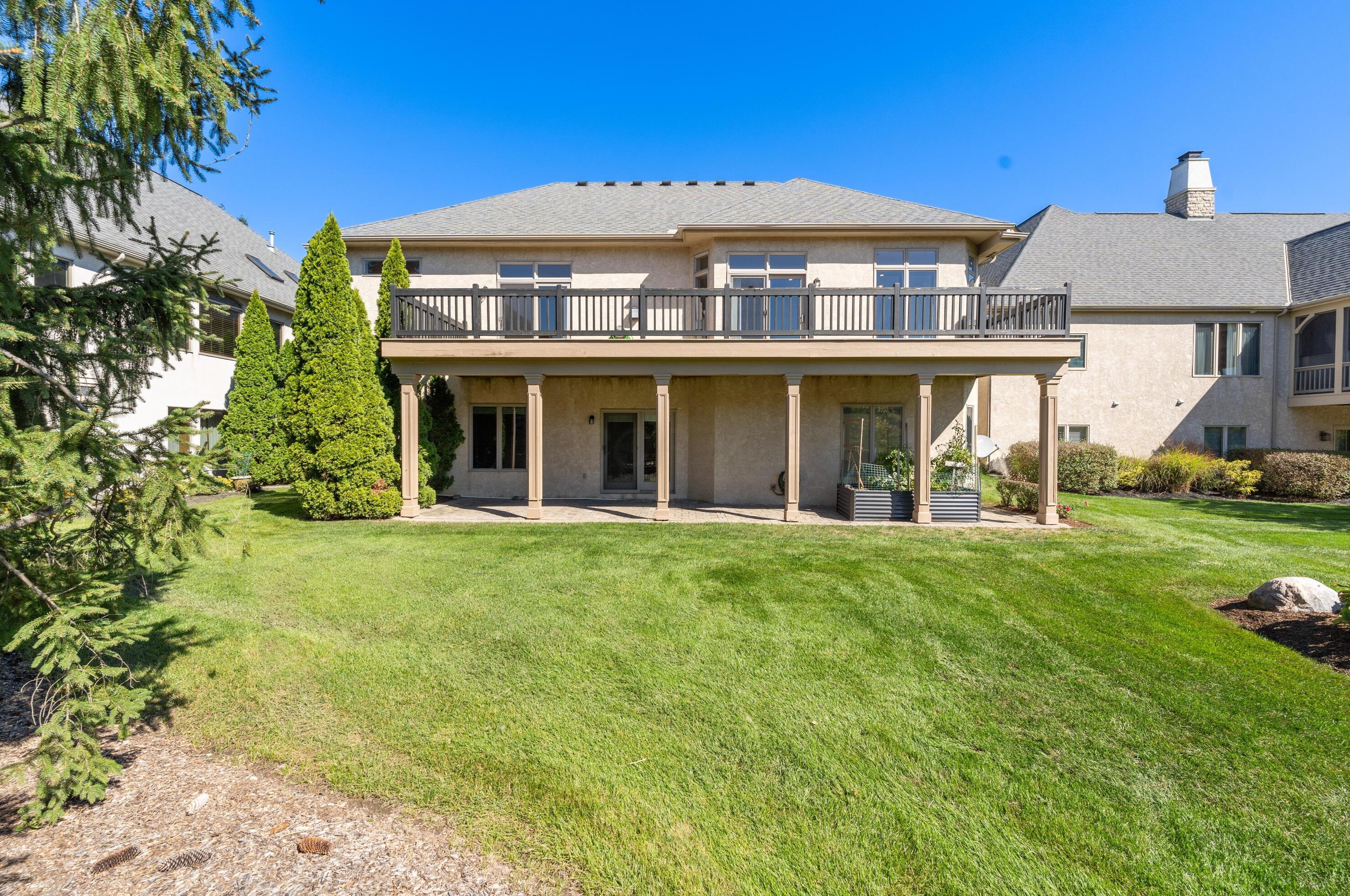 1879 Lake Shore Dr, Columbus OH 43204-4964 exterior