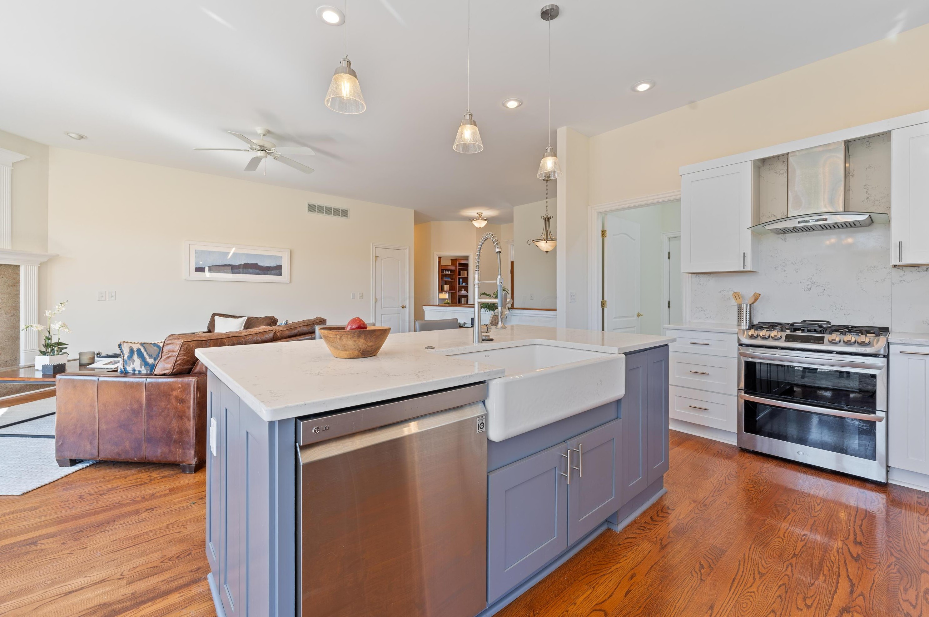 1879 Lake Shore Dr, Columbus OH 43204-4964 exterior