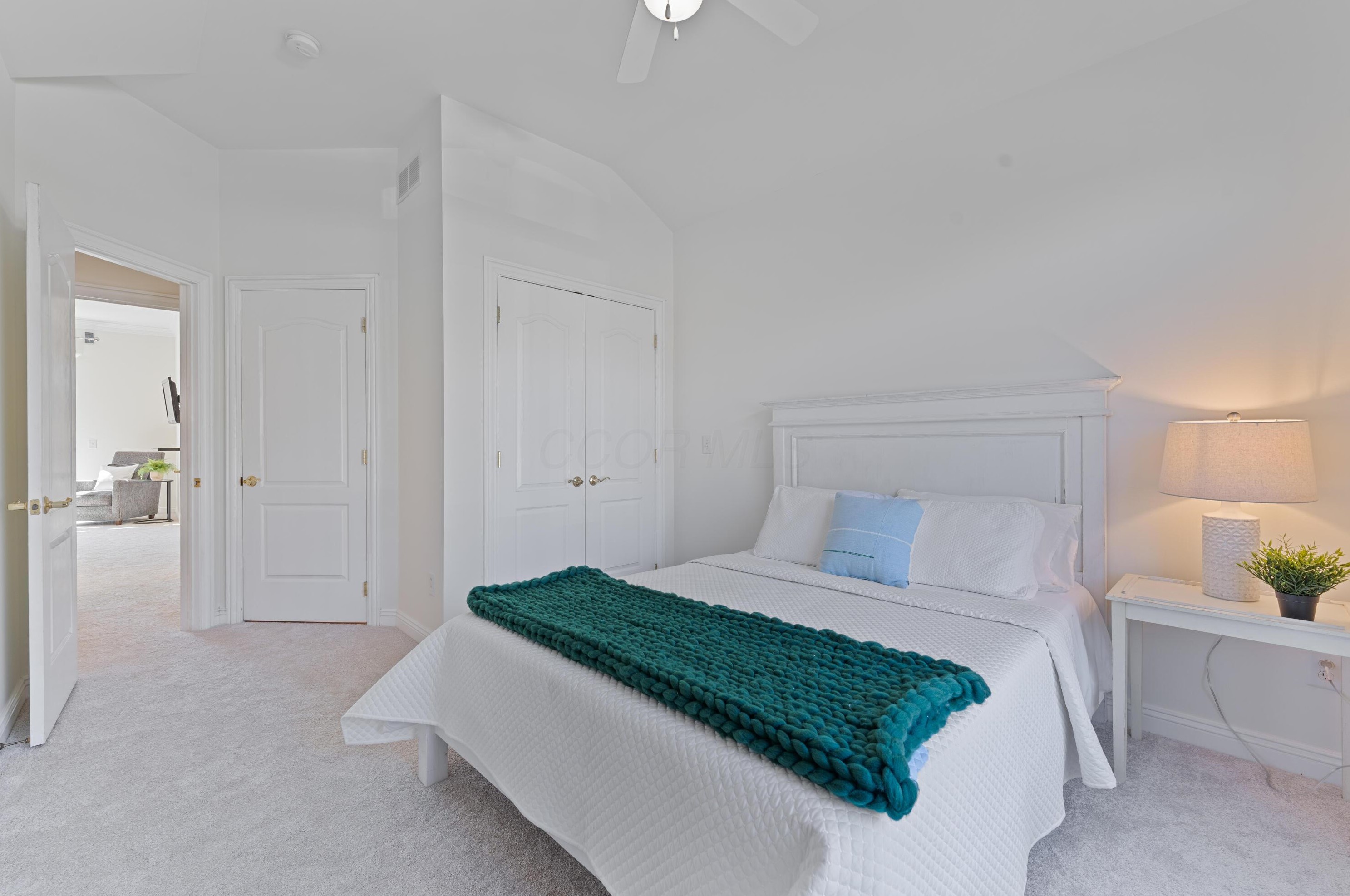 1879 Lake Shore Dr, Columbus OH 43204-4964 exterior