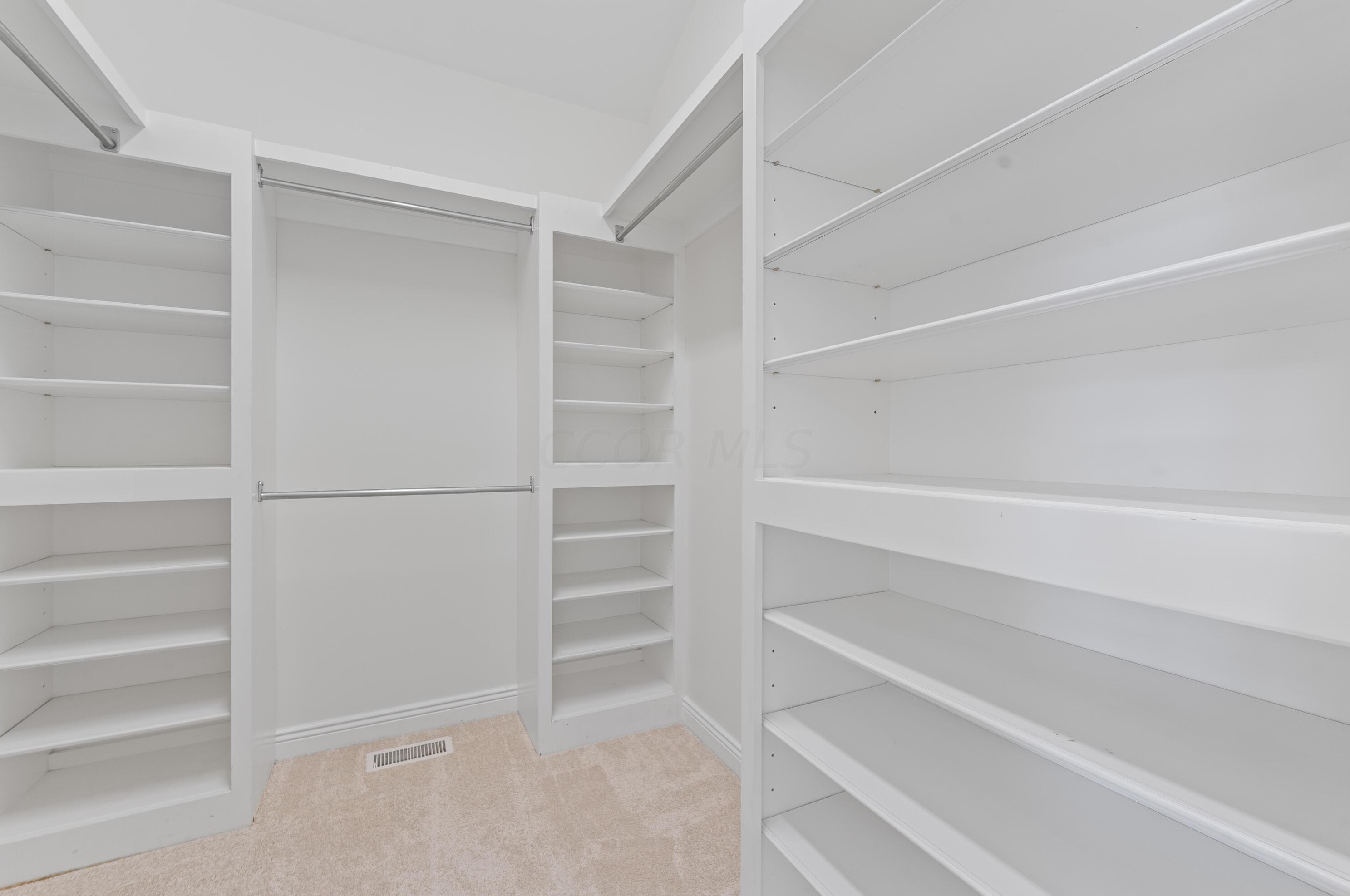 1879 Lake Shore Dr, Columbus OH 43204-4964 exterior